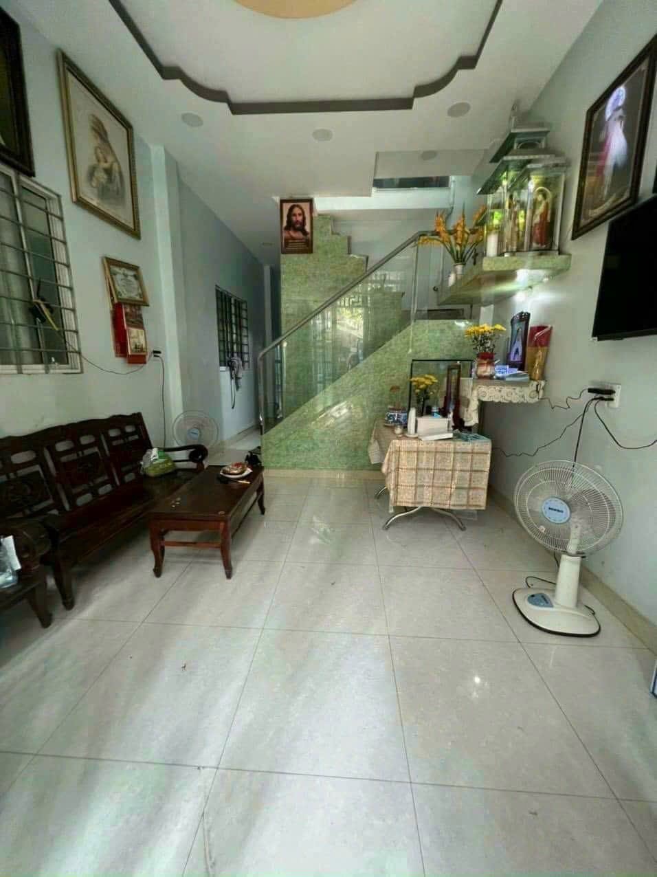 Cho thuê nhà nguên căn Phạm Thế Hiển p5Q8.DT:4x15 trệt 1 lầu 2pn 2wc.Giá:7.5tr.