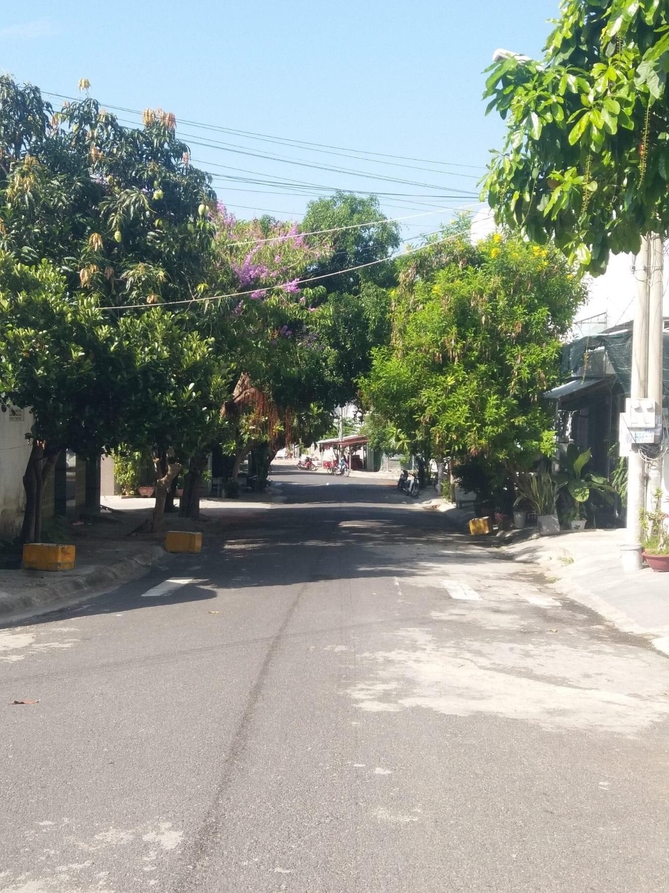 Chính chủ cần ra hàng gấp, nhà 2 mặt tiền vị trí đẹp tại khu Hòn Xện - Vĩnh Hoà - Nha Trang .