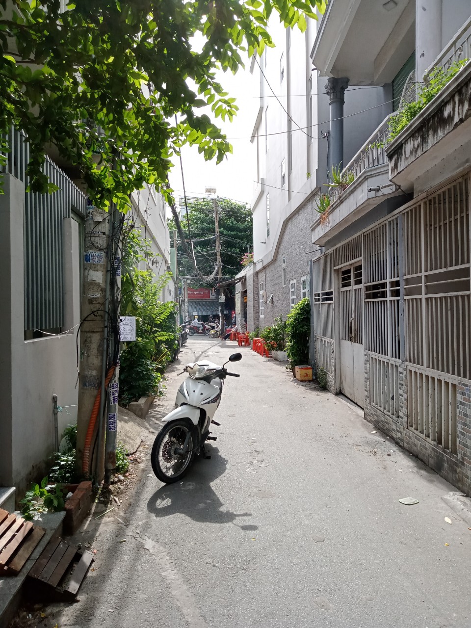 6,5 tỷ, HXH 7 chỗ Diện tích 5,6*10m. 2 lầu cách Ng Xí vài bước chân ngay siêu thị Vincom,