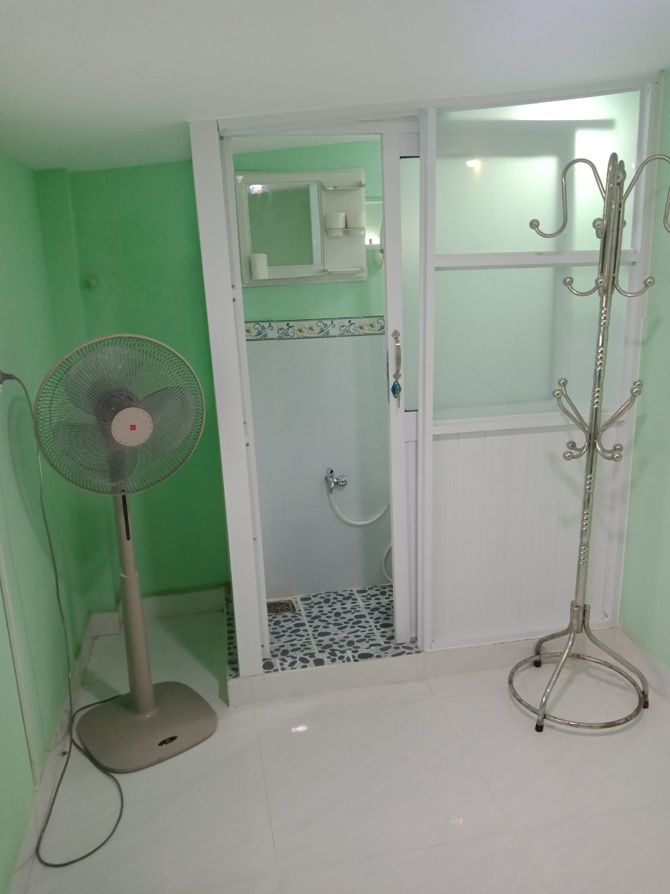 Chính chủ bán gấp nhà Mới Mini 2pn 3wc HXH 120 Thichs Quảng Đức p4 Phú Nhuận .Giá:1.68 tỷ.LH: 0896874198