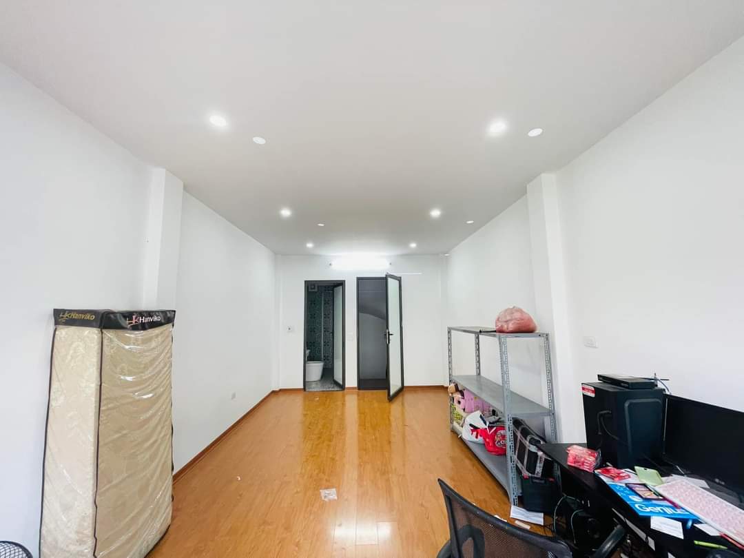 Bán nhà Lĩnh Nam, Hoàng Mai, ô tô đỗ cửa, kinh doanh, 5 tầng 3 ngủ , hơn 4 tỷ