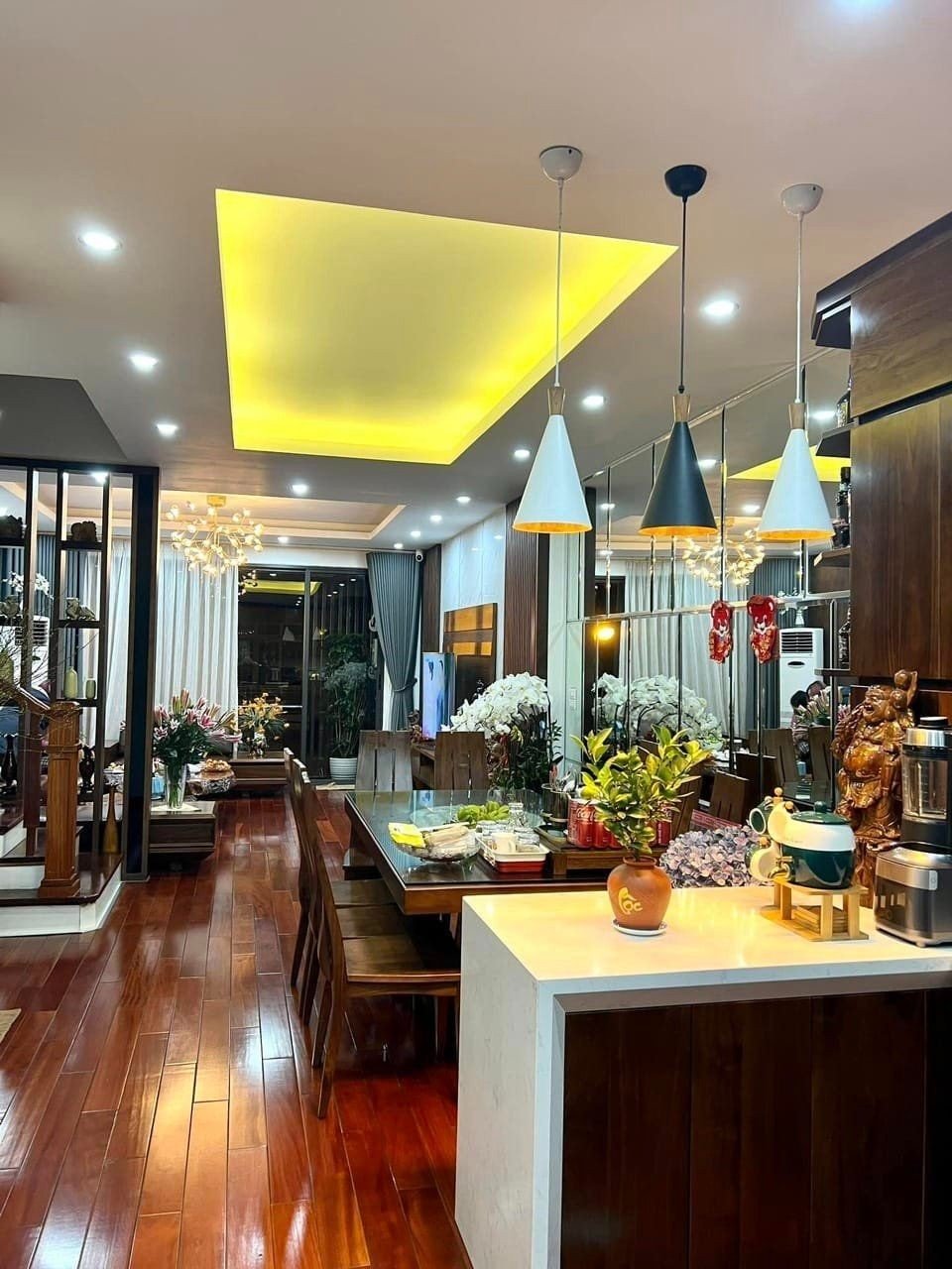 Bán Nhà Mặt Phố Giảng Võ DT 54m2 Kinh Doanh Sầm Uất Mặt Tiền 4,5m Đường Đôi Cực Đẹp