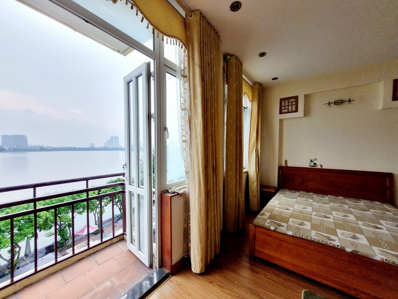 Bán nhà 6 tầng Quảng Khánh, vỉa hè, ô tô tránh nhau, 6 tầng thang máy, 61m2, mặt tiền 5.3m, 26 tỷ