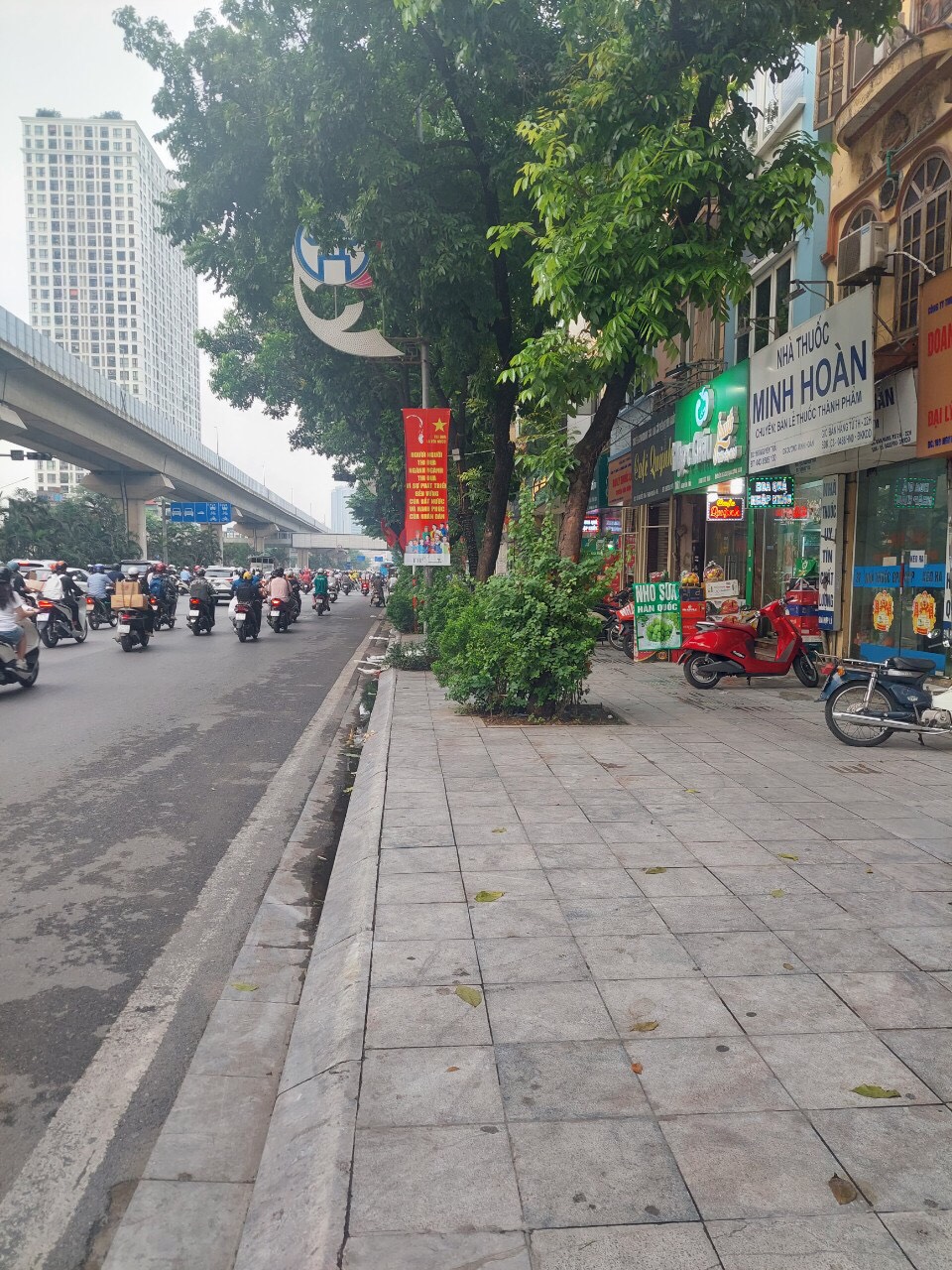 Cần Bán Gấp Mặt Phố Nguyễn Trãi 32m2, vỉa hè đá bóng, kinh doanh đa ngành. Nhỉnh 10 tỷ.