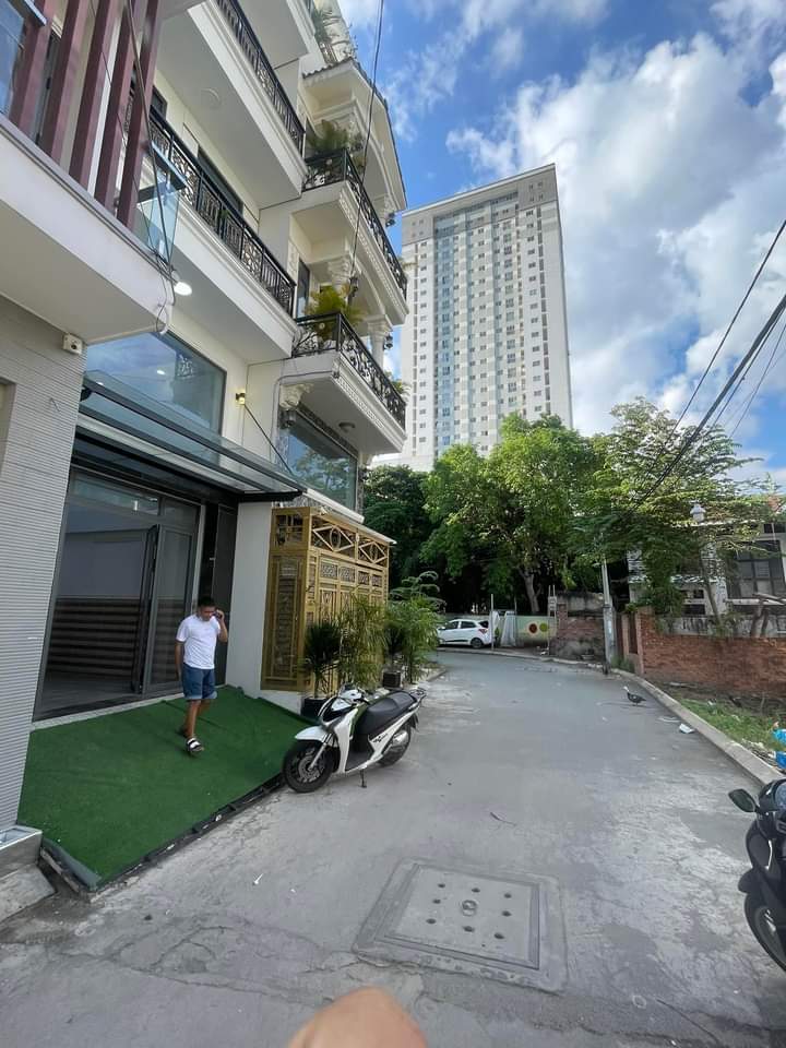 NHÀ ĐẸP VUÔNG VỨC 5 TẦNG HXH 6M KHÔNG LỘ GIỚI 1365 HUỲNH TẤN PHÁT, P. PHÚ THUẬN