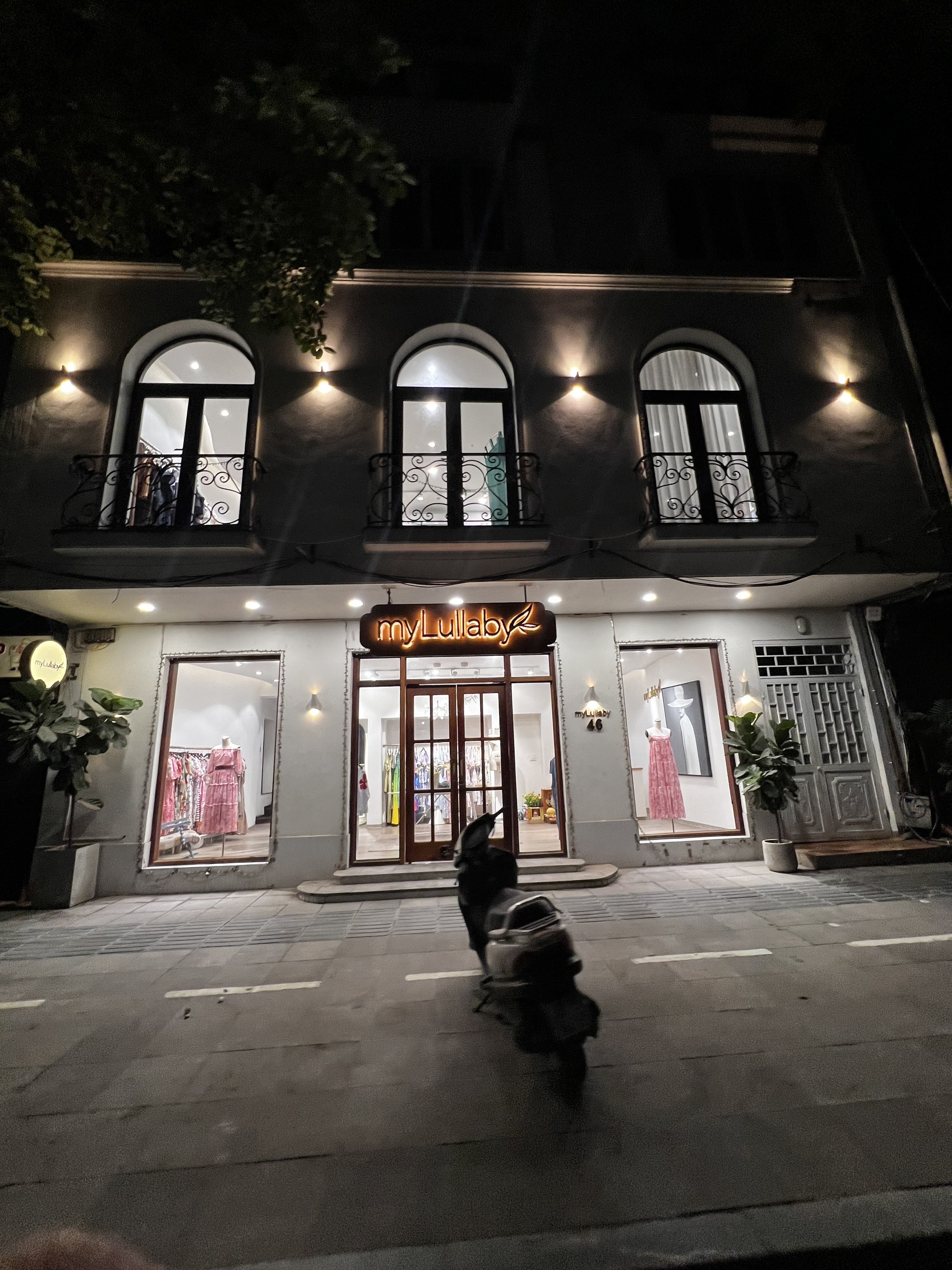 230m2