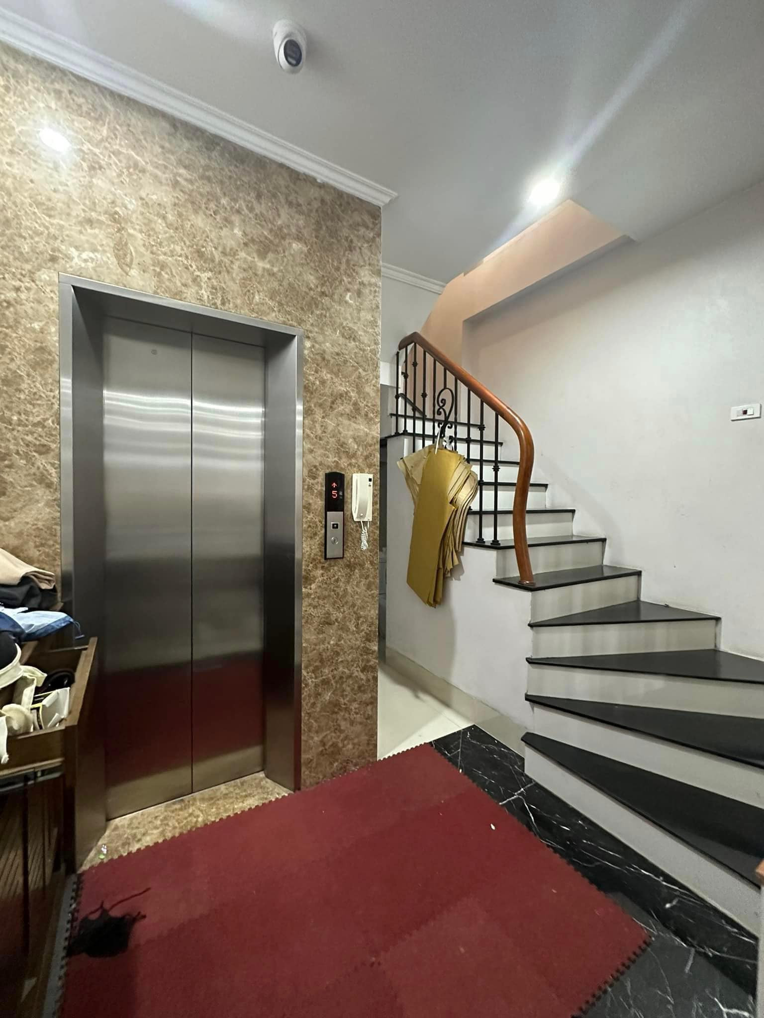 Bán Nhà Phố Chùa Bộc 6 Tầng Thang Máy mặt tiền 4,6m chỉ 7,2 tỷ