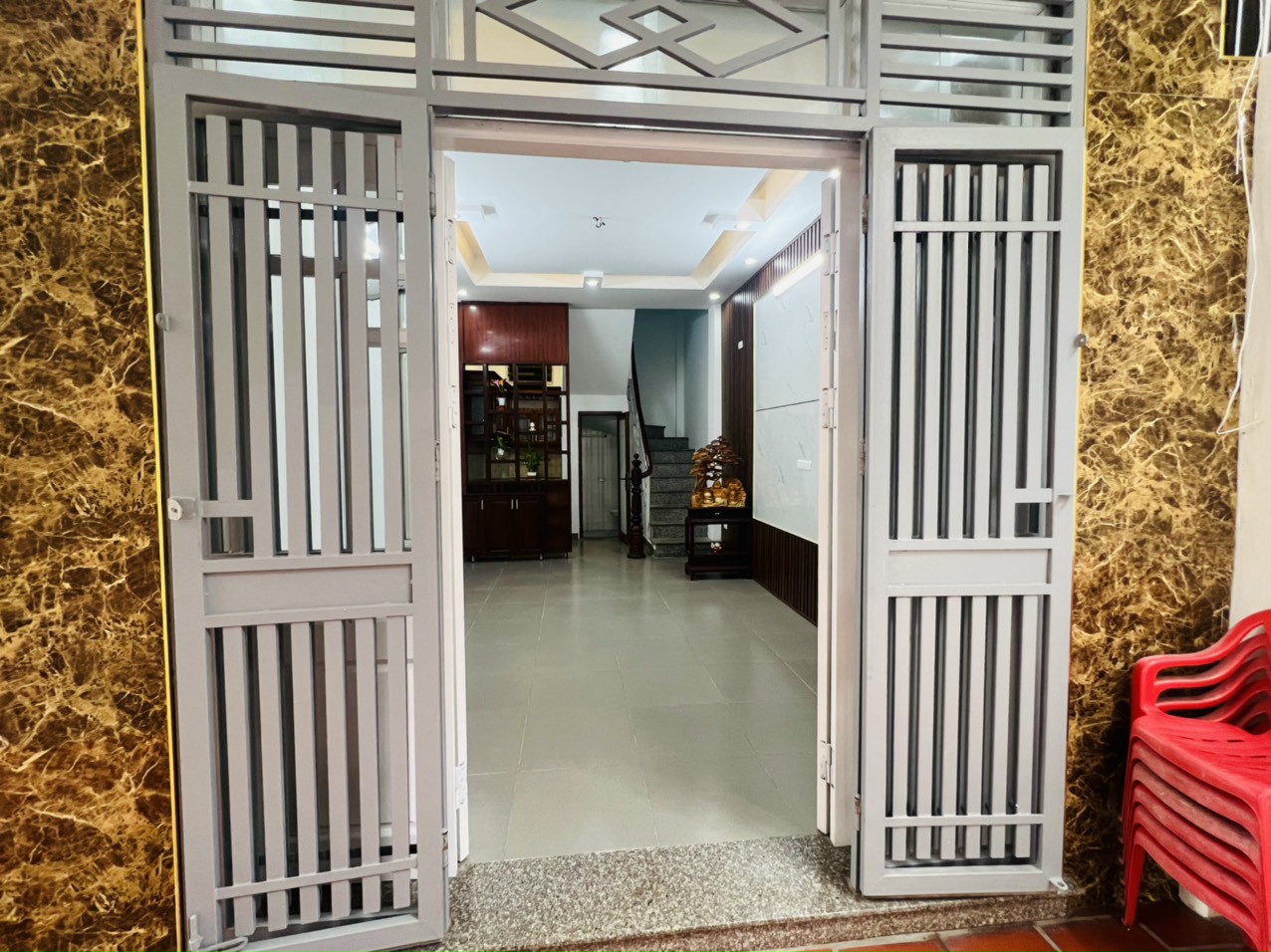 Bán nhà phân lô siêu đẹp THUỴ KHUÊ - TÂY HỒ, 33m2 5 tầng 3 ngủ cách phố 30m chưa đến 4 tỷ