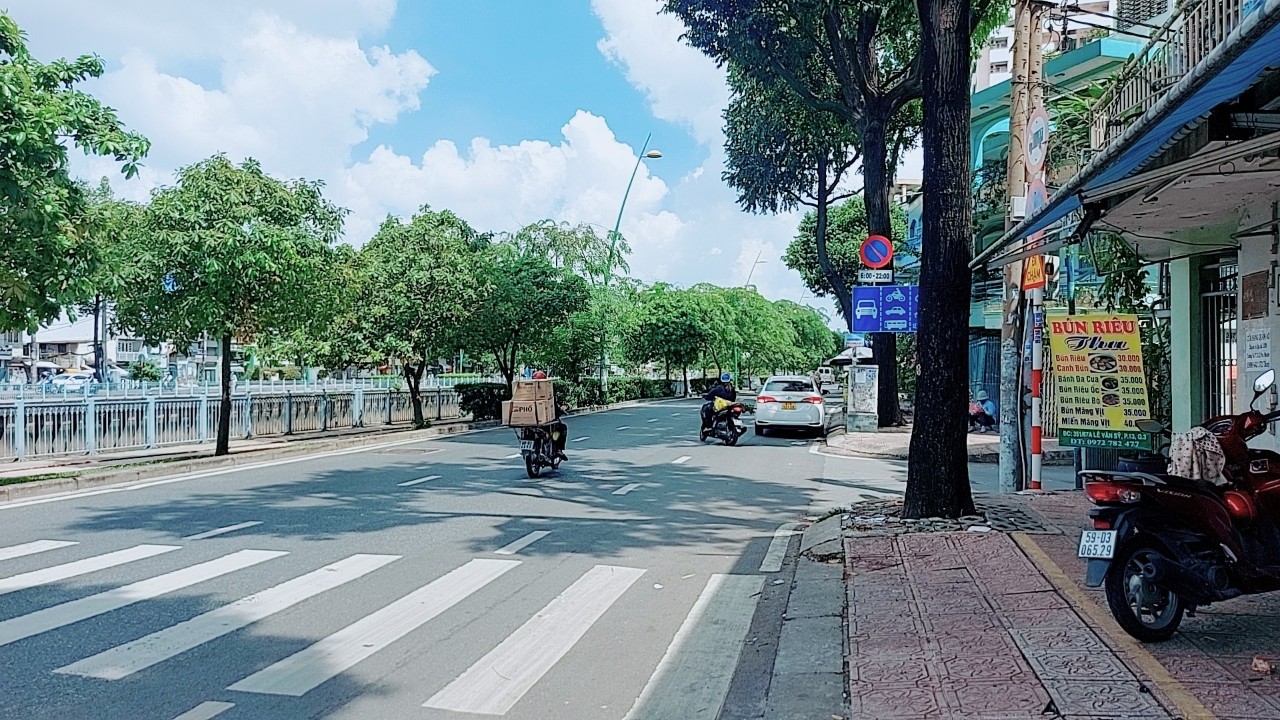 Hiếm Bán Nhà Mặt Tiền Hoàng Sa - 44m2 - 5 tầng BTCT