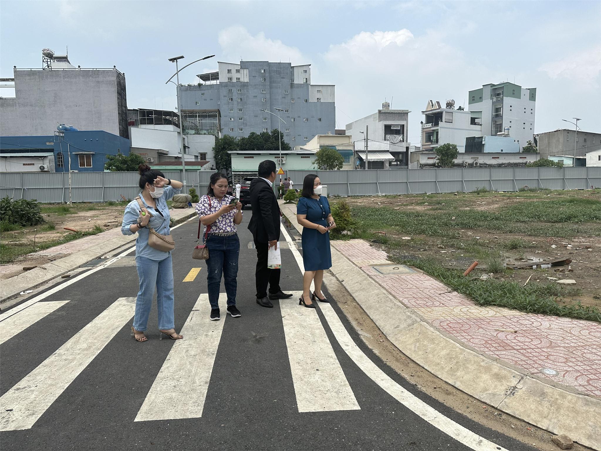 Nhà phố thương mại thiết kế hiện đại,alo xem liền