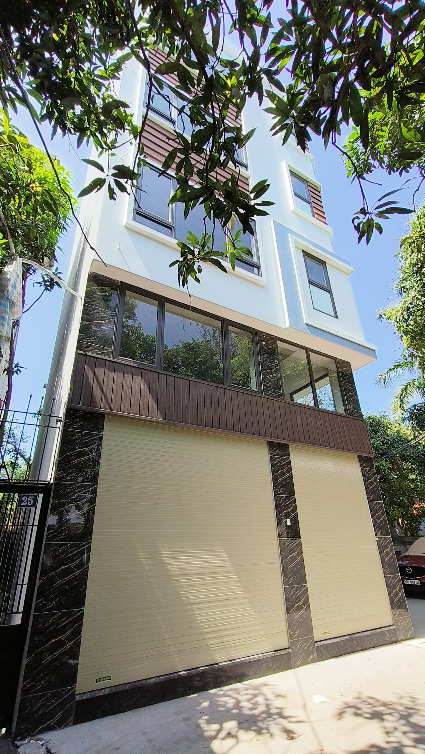 BÁN NHÀ 5 TẦNG XÂY MỚI DỰ ÁN NHÀ LIỀN KỀ 6 CĂN TẠI GIA QUẤT THƯỢNG THANH LONG BIÊN 3.1 TY