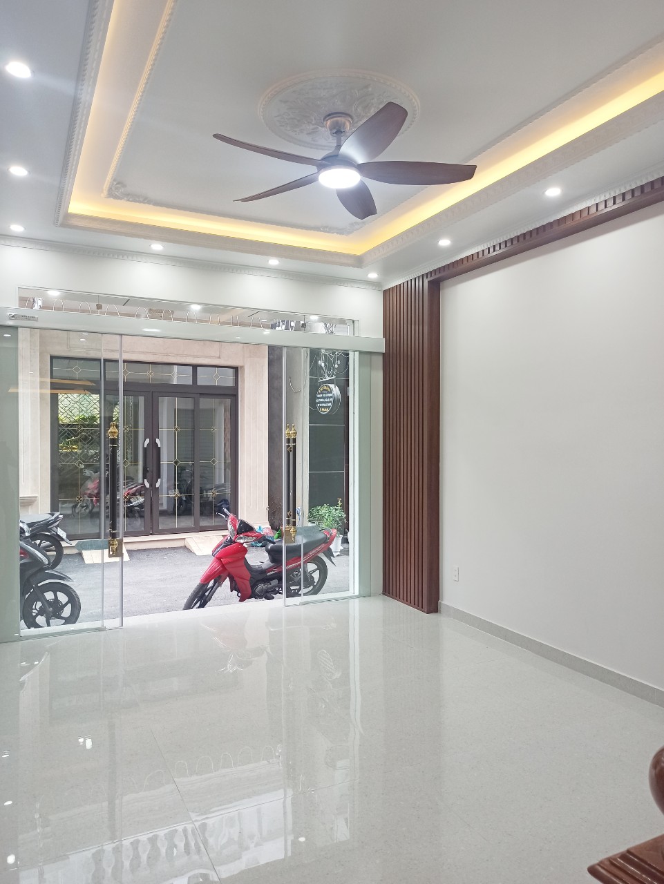 Bán nhà xây mới tinh ngõ 512 Nguyễn Văn Linh, ngõ ô.tô, 52m 4 tầng GIÁ 4.8 tỉ cực đẹp