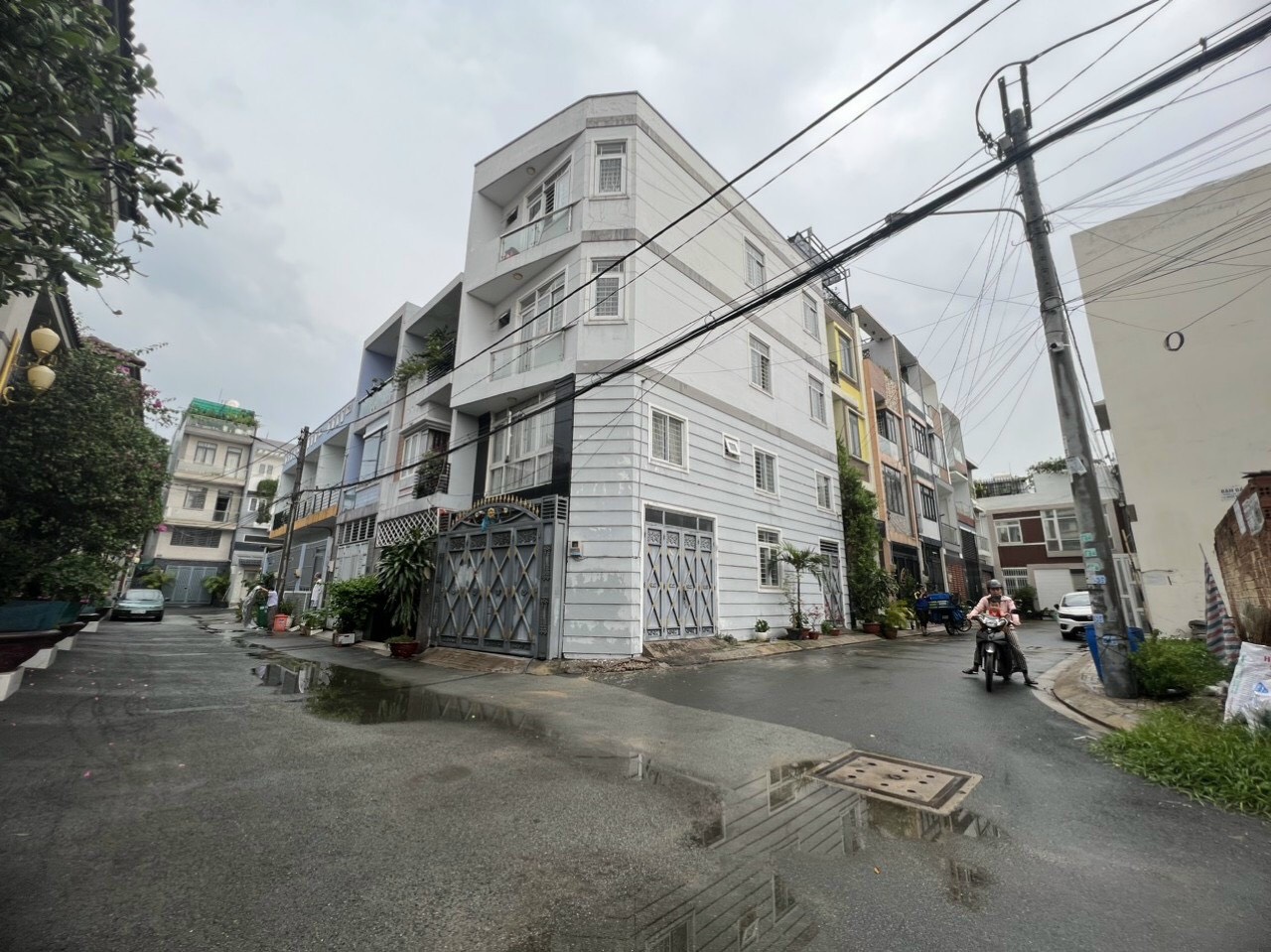 Nhà 4Tầng, có sẵn thu nhập, hẻm 8m đường Lê Văn Chí, P. Linh Trung, Giá 7.8 Tỷ