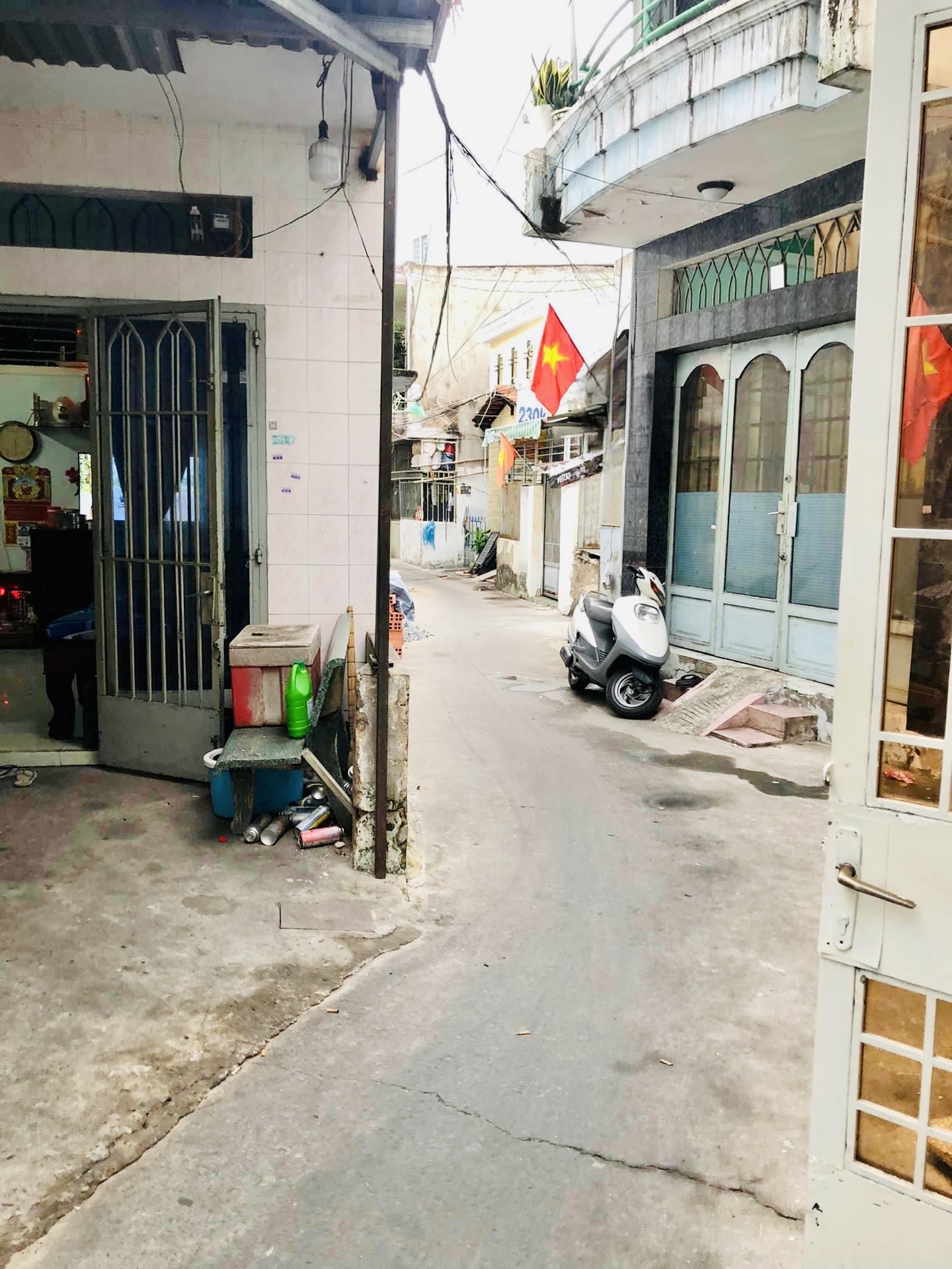 TÂN SƠN NHÌ SÁT MẶT TIỀN - KHÔNG LGQH - 3 PHÒNG NGỦ GIÁ 2.X TỶ