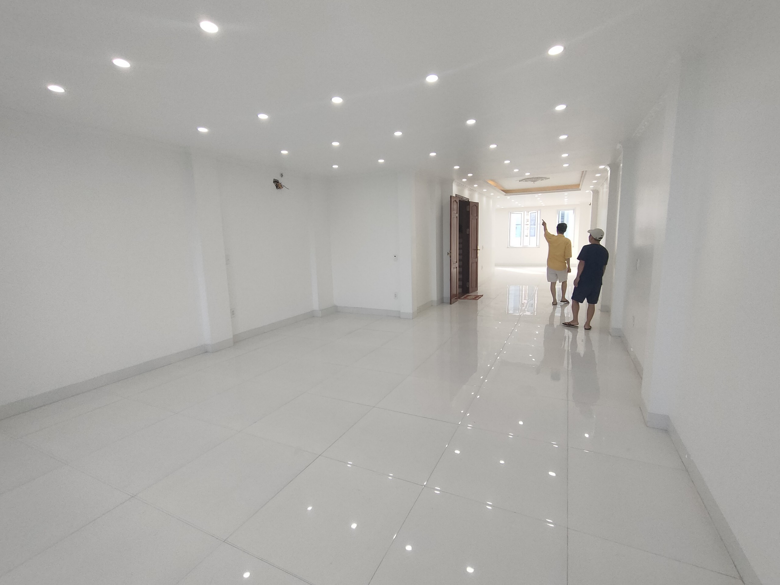 CT Cho thuê mặt sàn tầng 2 Dt100 m giá 12 tr Hải An