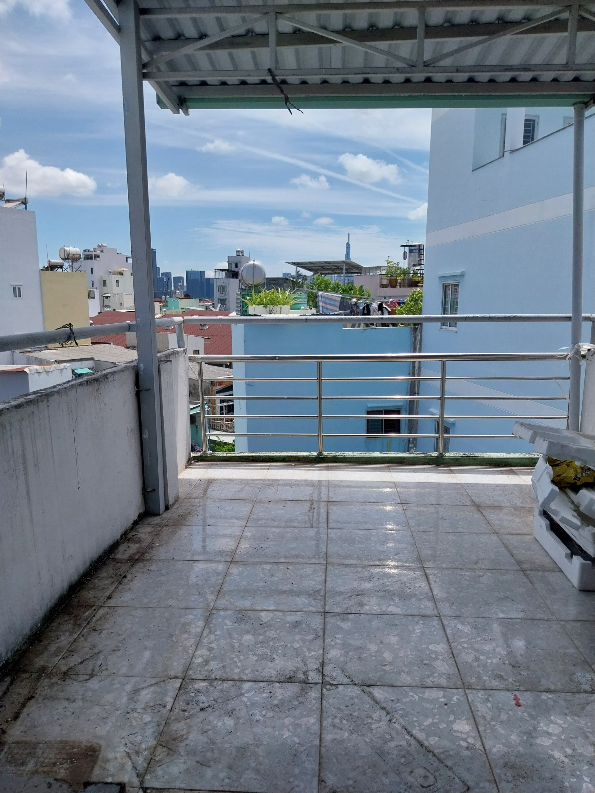 Nhà mặt tiền Đoàn Văn Bơ p16 Q4.DT:3x7 trệt 2 lầu sân thượng 2pn 2wc.Giá:10tr.