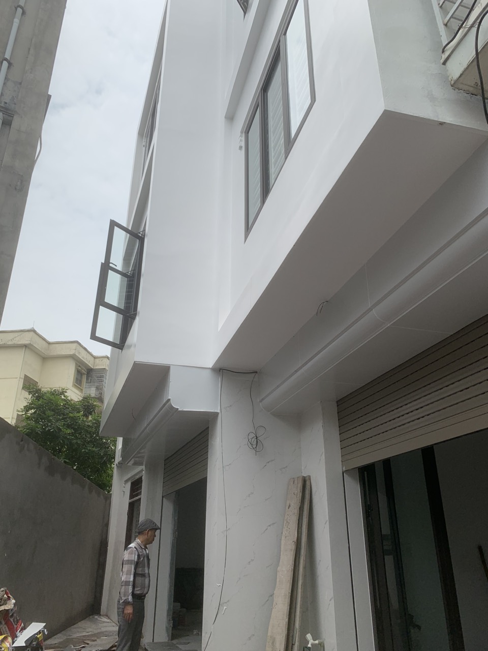 Bán nhà đường Khúc Thừa Dụ, diện tích 56m 3 tầng, mới tinh, GIÁ 2.45 tỉ