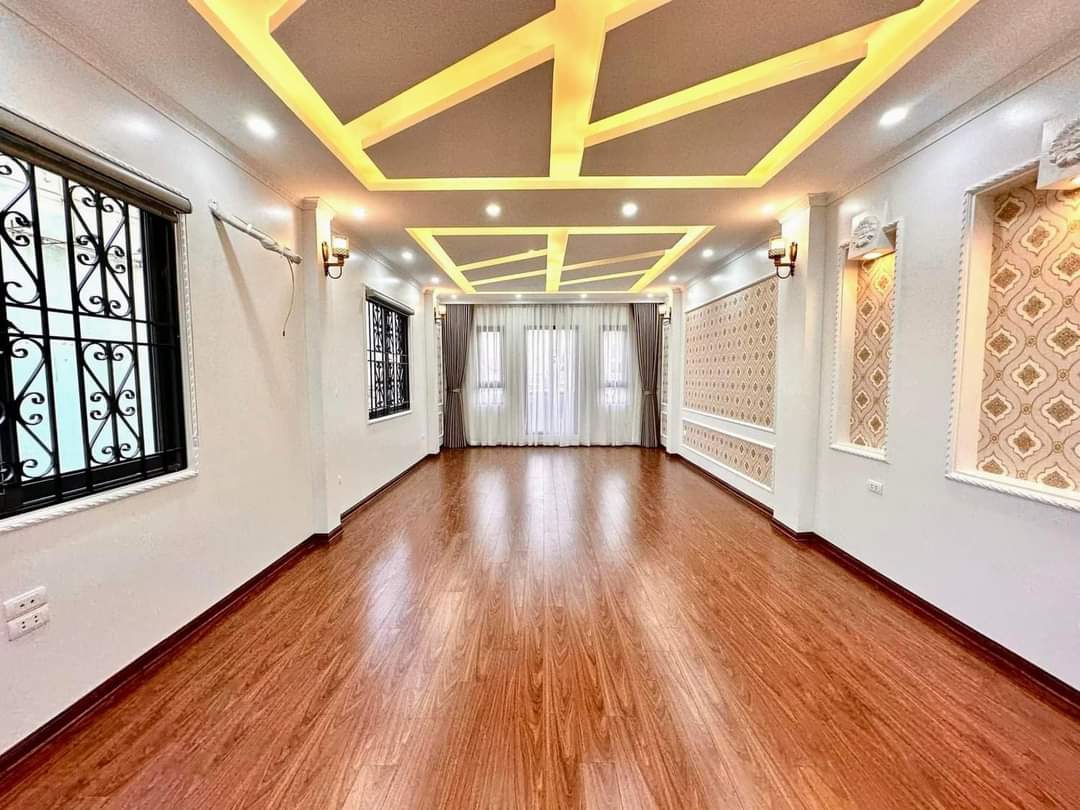 BÁN NHÀ 6 TẦNG THANG MÁY GA RA ĐỂ 2 Ô TÔ PHỐ ĐÀM QUANG TRUNG LONG BIÊN 67M2 BÁN 11 tỷ