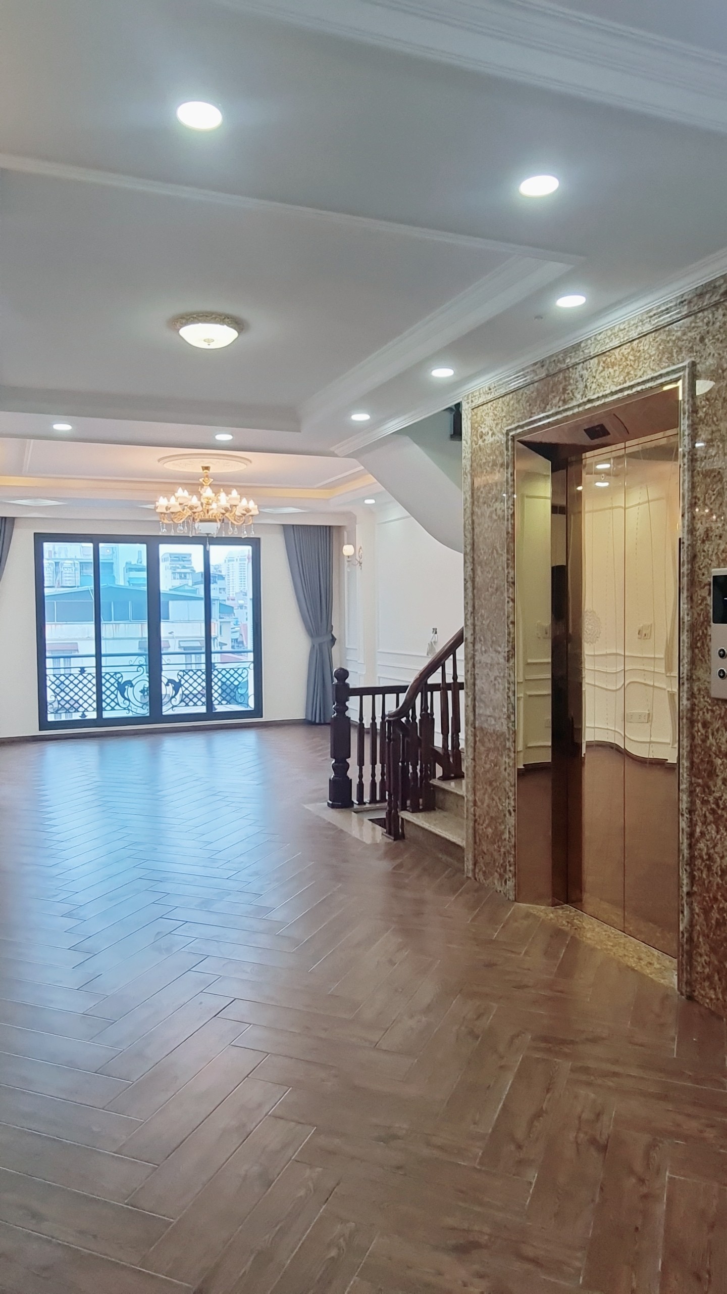 Bán nhà Doãn kế Thiện - Cầu Giấy, Vị Trí Đắc địa ngõ Ô Tô tải đỗ ,Thang máy Hiện đại 55m2 MT:4,8m