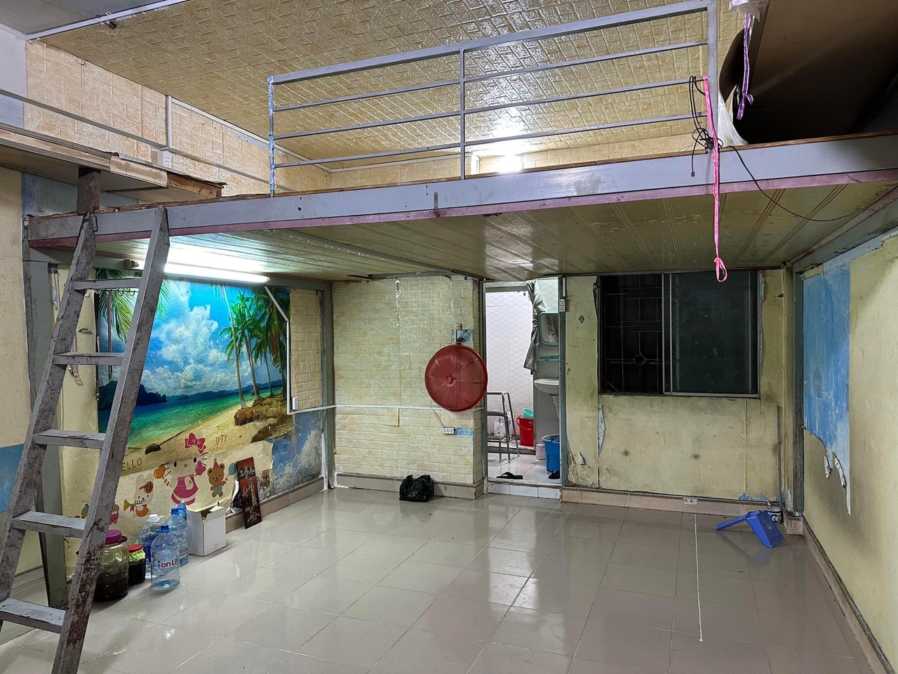 Cho thuê nhà Khu tập thể cán bộ công nhân viên yên tĩnh, an ninh trật tự, nhà thoáng mát 3 cửa số, 1 gác lửng.