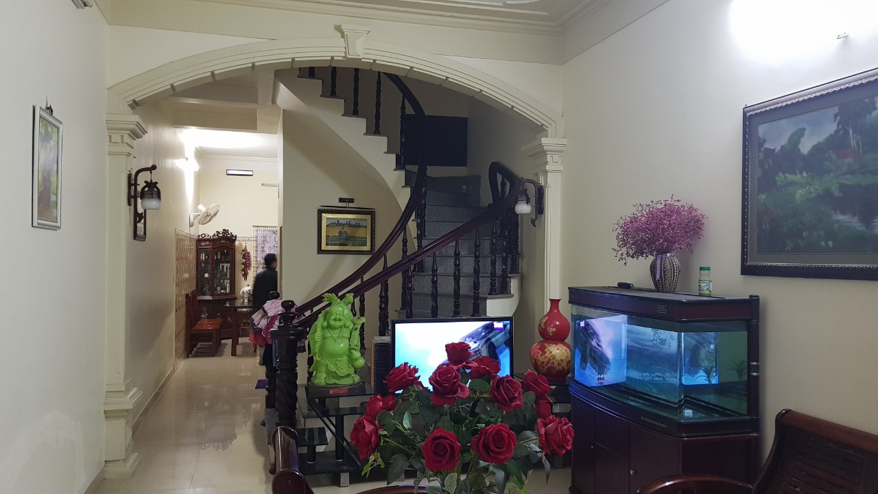 Bán nhà khu phân lô 333 Văn Cao, diện tích 90m 2 tầng dân xây GIÁ 5.2 tỉ