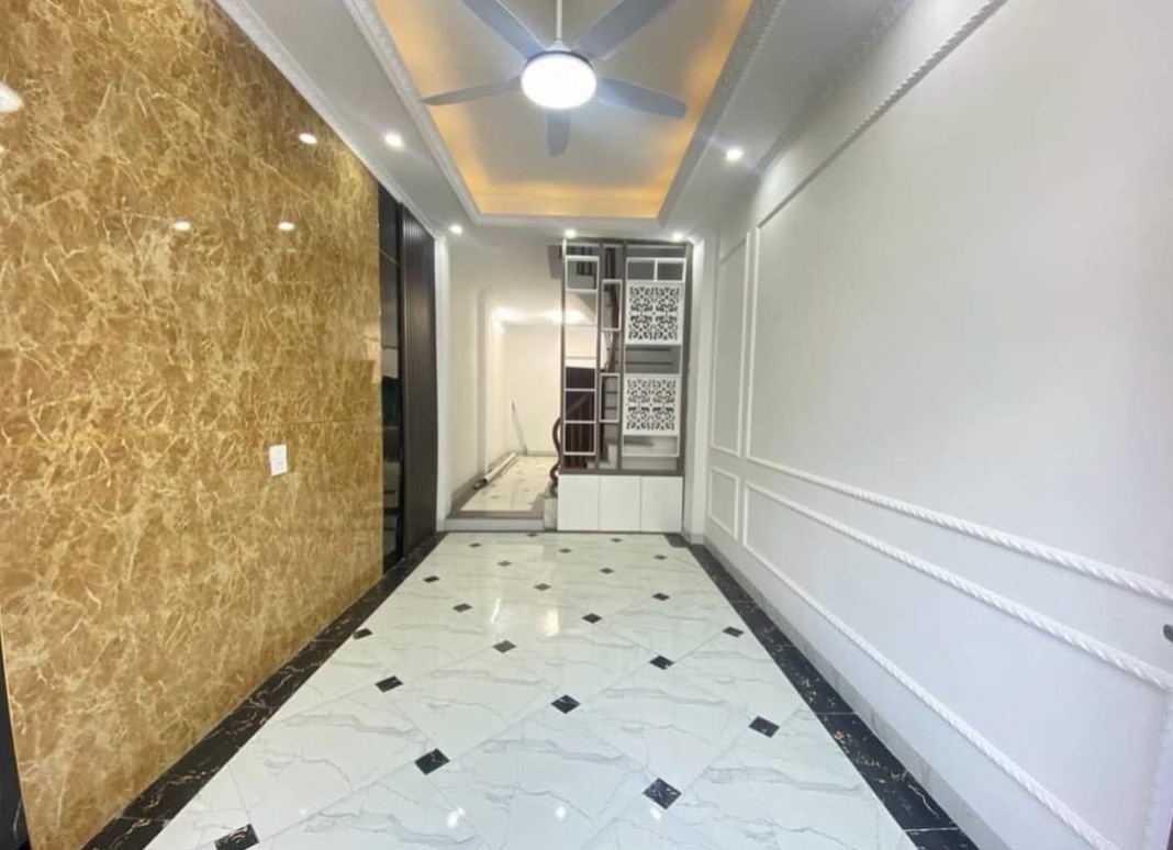 Nhỉnh 3 tỷ, Có ngay nhà 5 tầng mới phố Lê Trọng Tấn Hà Đông, 37m² đầy đủ nội thất, gần ô tô.