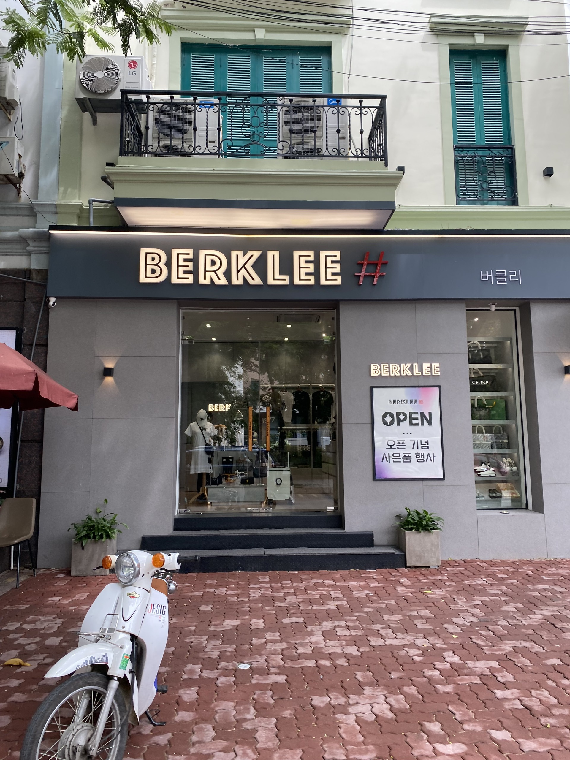 Mặt phố PHẠM NGỌC THẠCH khu thời trang