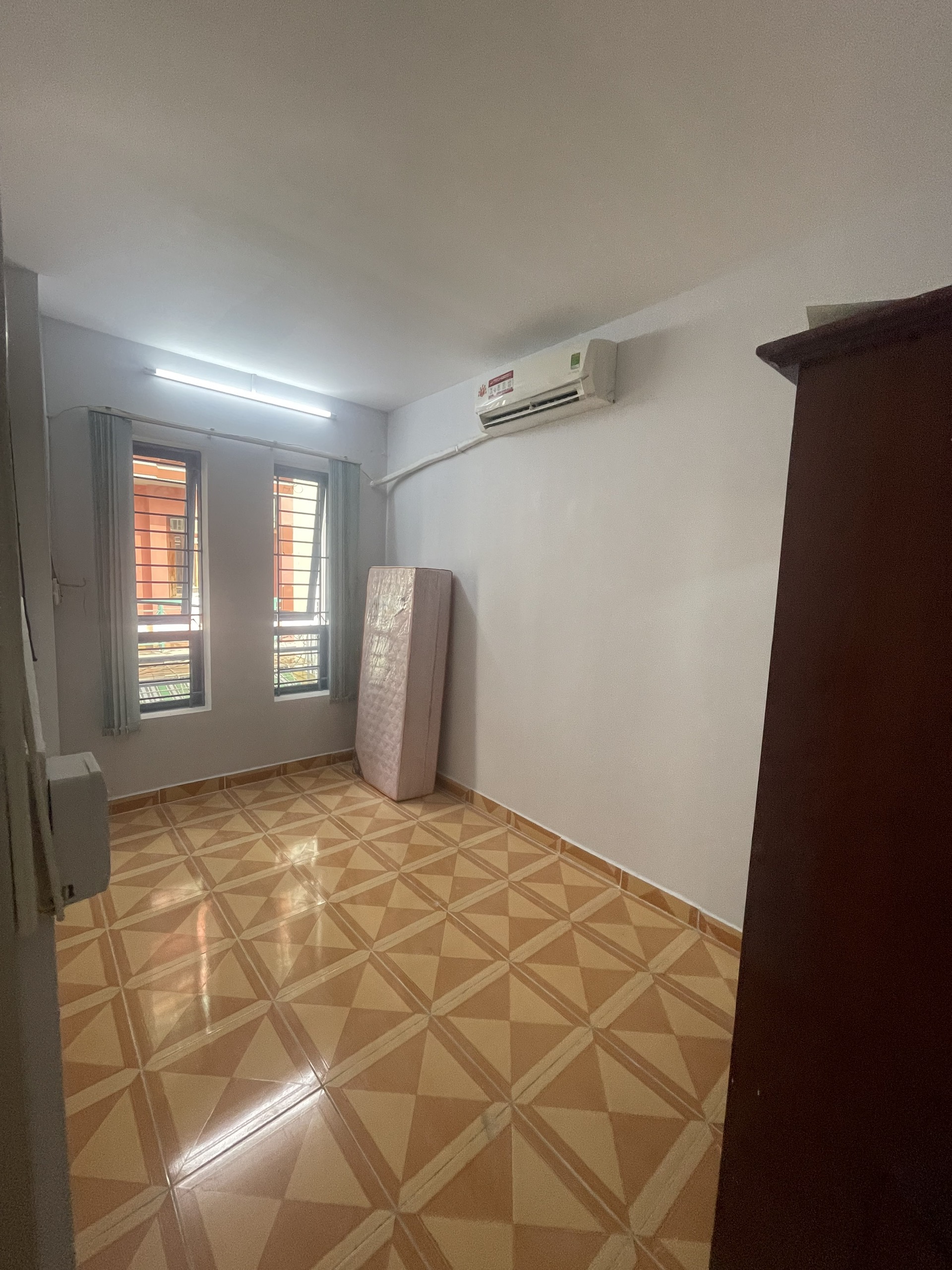 Cho thuê nhà nguyên căn hẻm 793 Trần Xuân Soạn p Tân Hưng Quận 7.DT: 4x12 trệt 1Lầu 2pn 2wc có máy lạnh.Giá:8,5tr