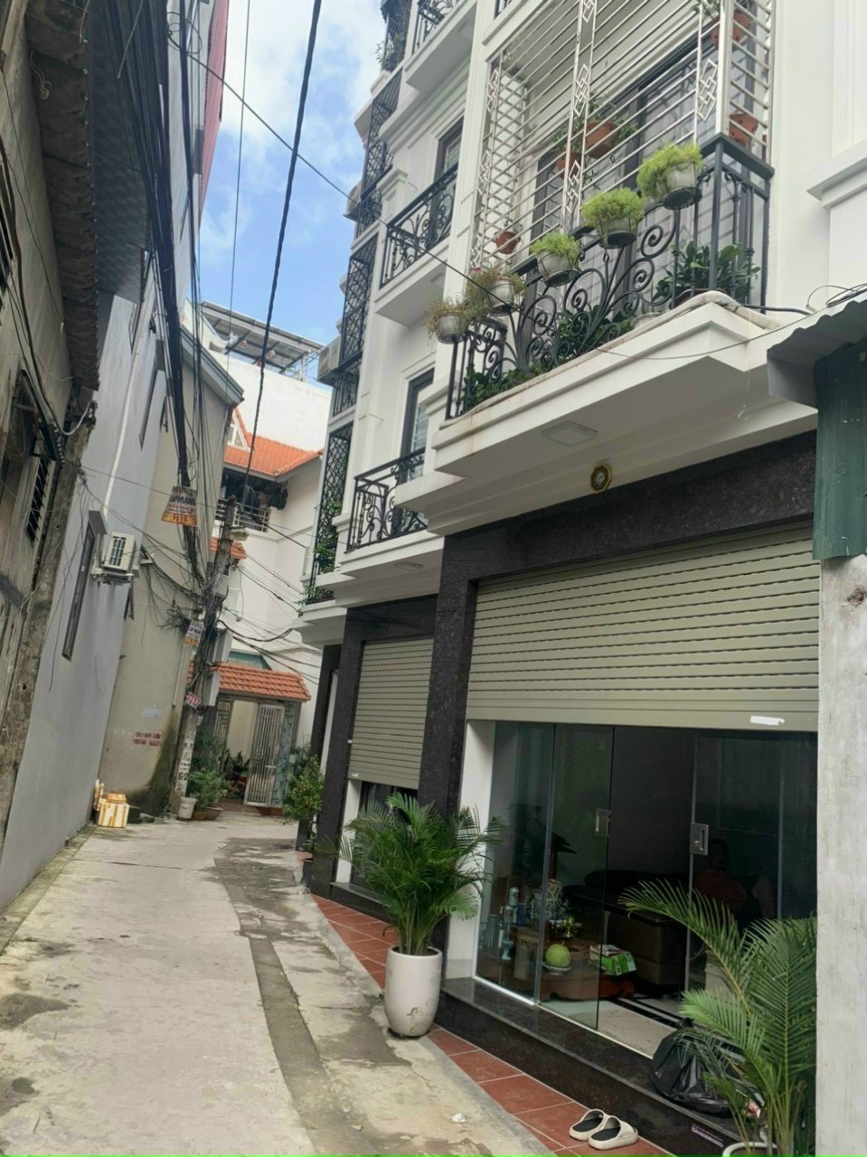 Nhỉnh 3 tỷ ( cầu Vĩnh Tuy, Aeon, cầu Trần Hưng Đạo... gần ê tô, Nhà mới 5 tầng - 3 ngủ Long Biên - ô tô đỗ cổng