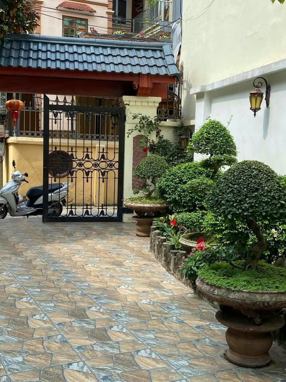 BIỆT THỰ SÂN VƯỜN KHU NGOẠI GIAO ĐOÀN, Diện tích 302m2 4 tầng. Giá 15 tỷ có thương lượng