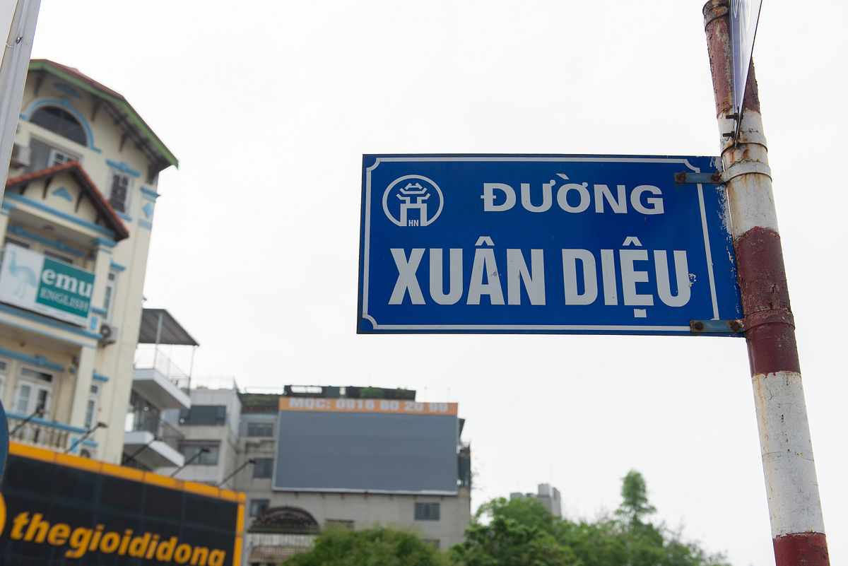 Bán 2 nhà cũ Xuân Diệu Tây Hồ mỗi nhà 40m2 - 5.8 TỶ - MT 5.4M vuông vắn 100m ra hồ Tây