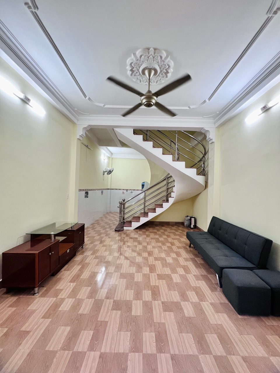 Cho thuê nhà hẻm ba gác Lâm Văn Bền p Tân Kiểng Quận 7.DT:5x10 Trệt 2L ST 3pn 2wc. Giá: 12tr