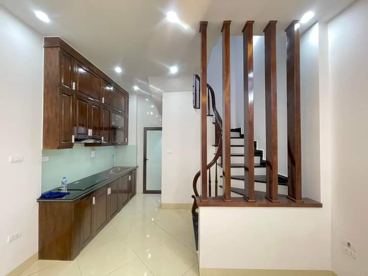 Bán Nhà Phố Gia Quất Long Biên 31m2, 5 tầng mới xây, Giá 3,5 tỷ