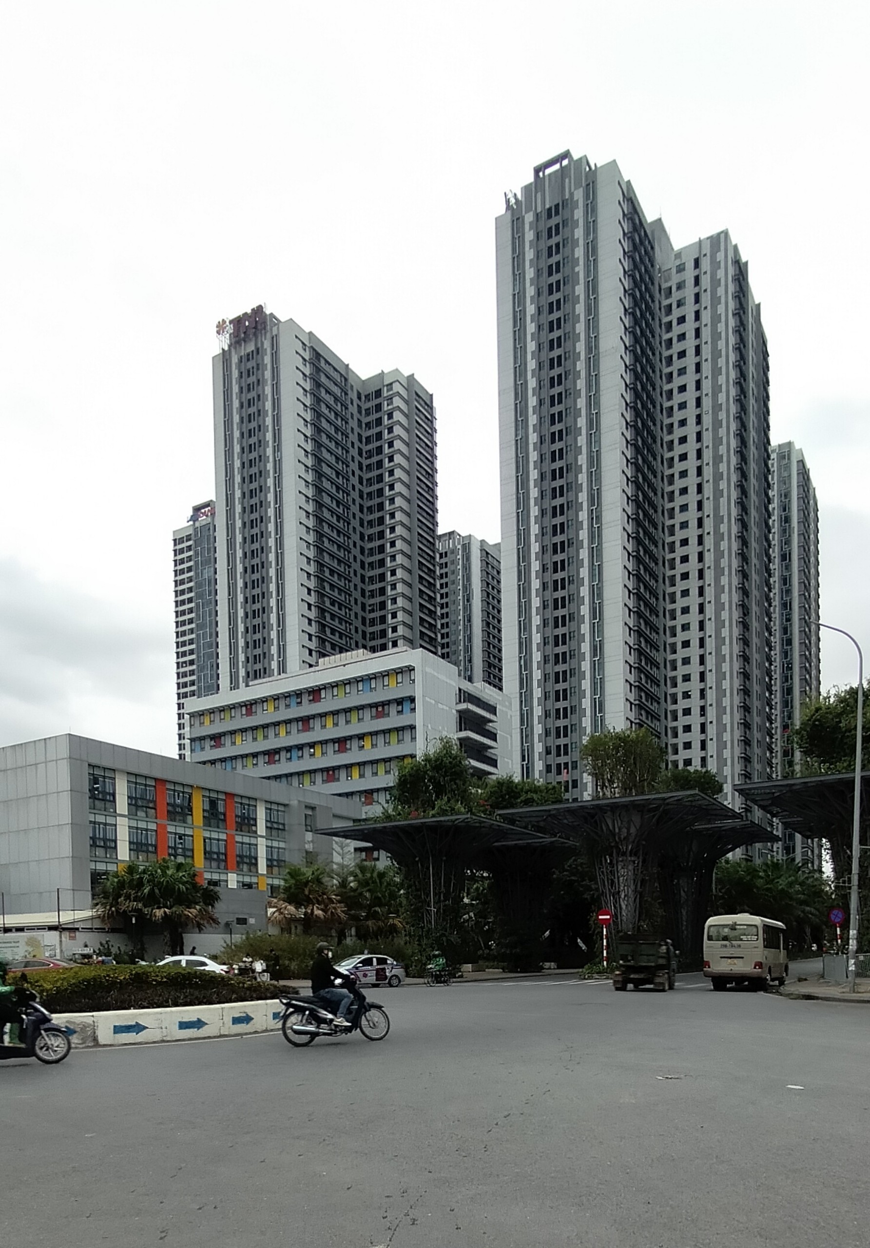 Bán Gấp 32.5 triệu/m2 - Penthouse 136 Hồ Tùng Mậu- 190m2 BC Đông Nam