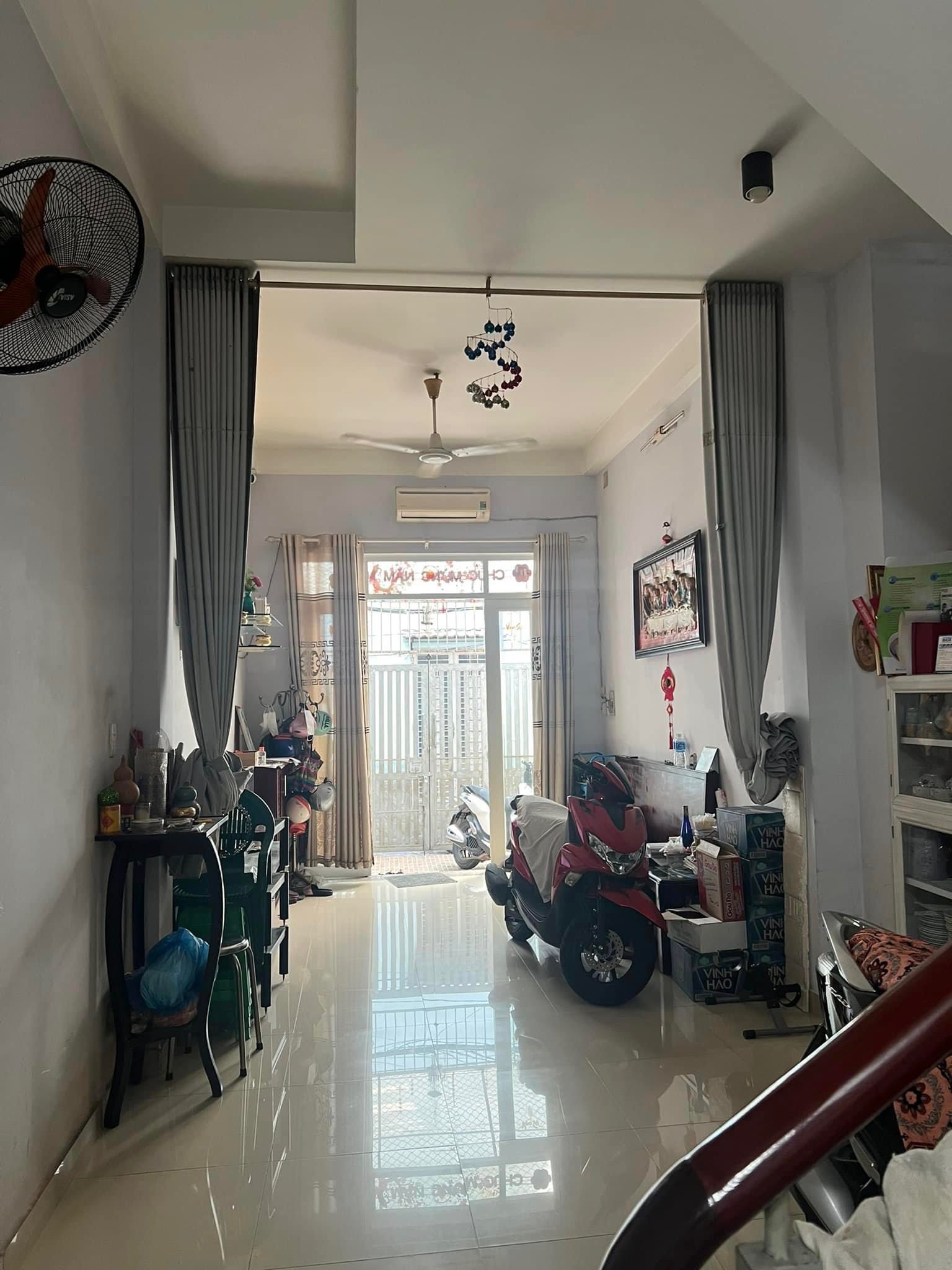 Bán nhà hẻm thông, CMTT8, p4, Q3, 5 tầng, vừa ở vừa KD, 5PN, ngang 4m, 68m2, nhỉnh 9 tỷ