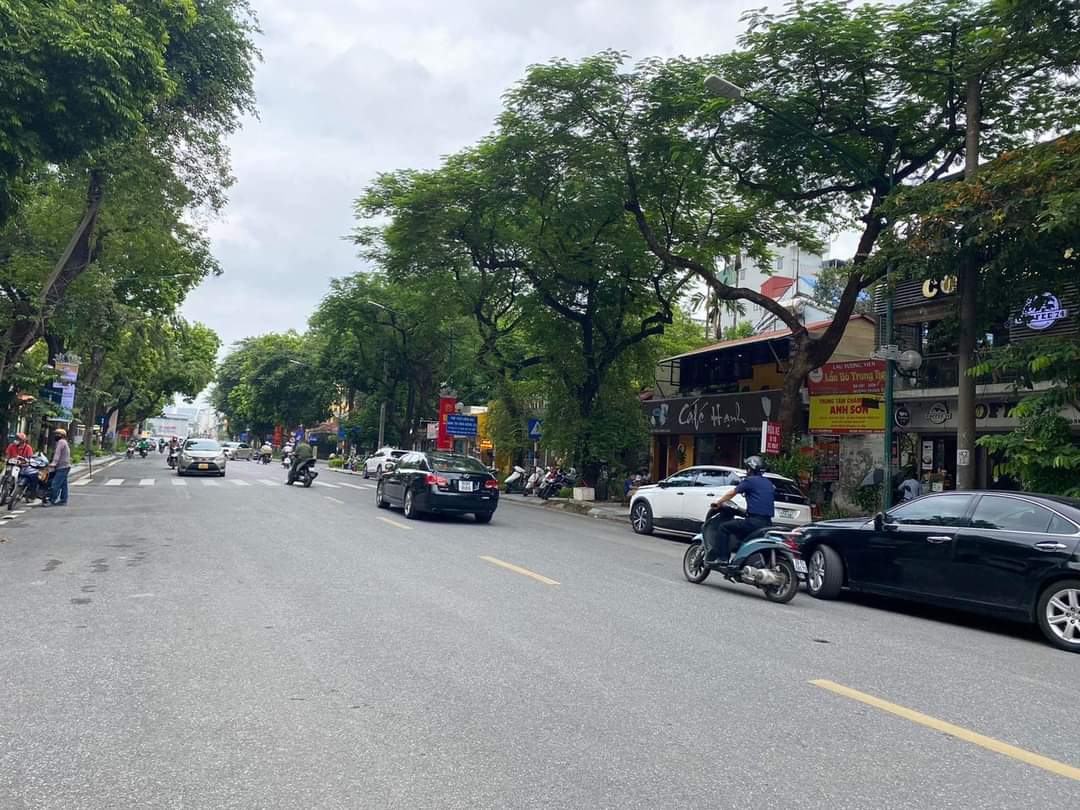 Bán tòa Khách Sạn phố TRẦN HƯNG ĐẠO 25 tỷ ,95m2, 9 tầng THANG MÁY,ÔTÔ , doanh thu 2 tỷ/năm.