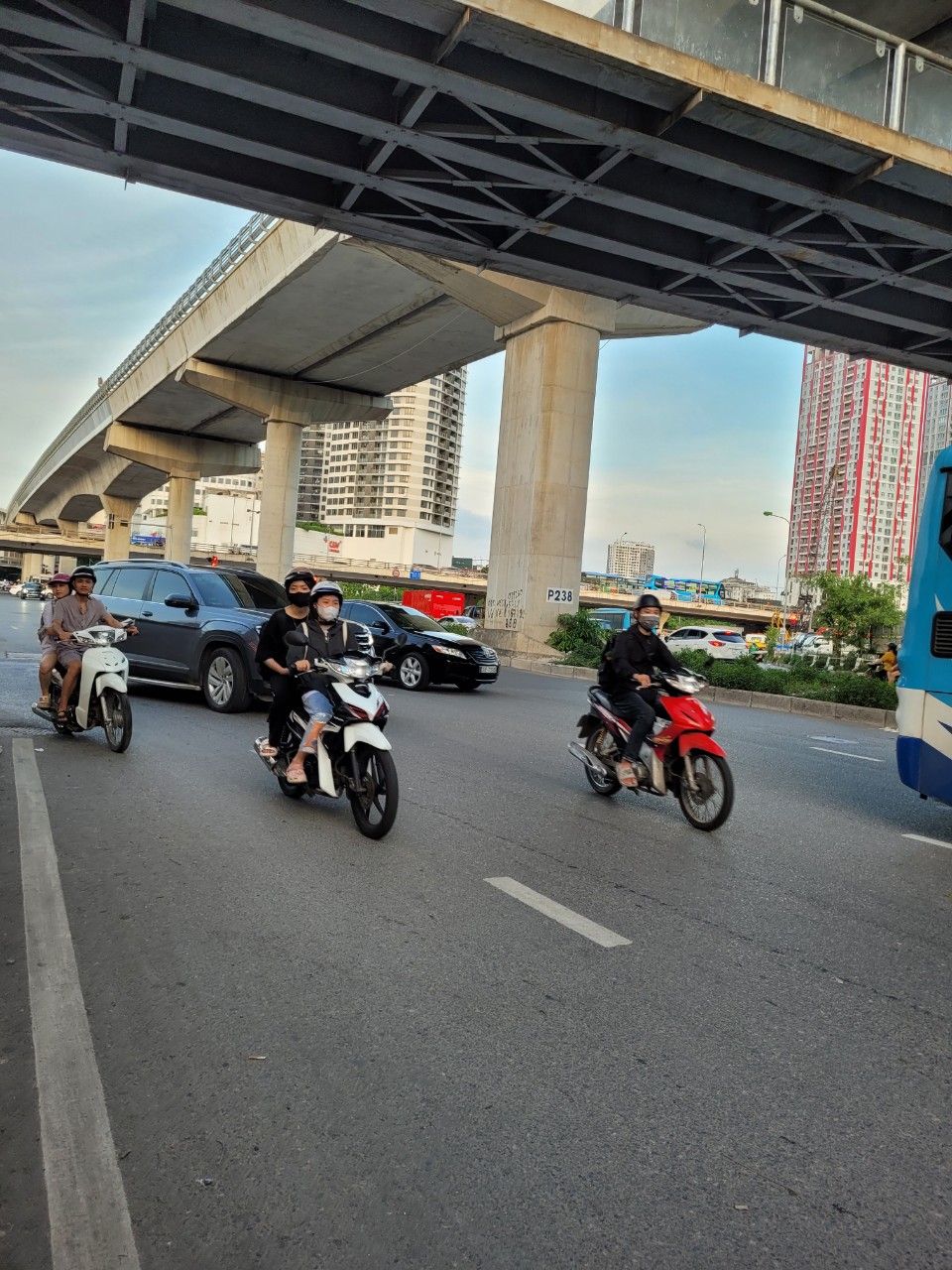 Anh trai tôi cần Bán Nhà Phố Hồ Tùng Mậu, Cầu Giấy. Gần ĐH Quốc Gia. MẶT NGÕ KINH DOANH, 7 tầng. Ô TÔ. 7.2 tỷ