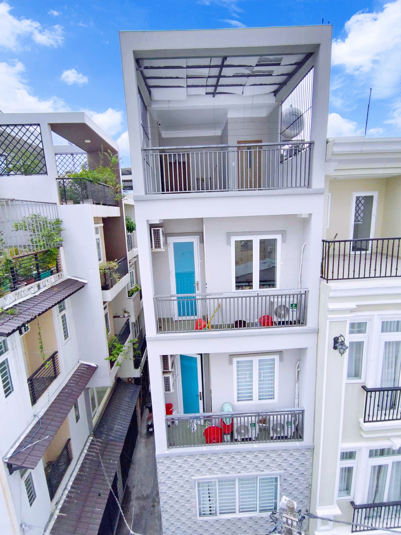 B.á.n Nhà Quận 4, Căn Góc 4 Tầng, 74m2, Ngang gần 5m, Nở hậu, Mới ở ngay