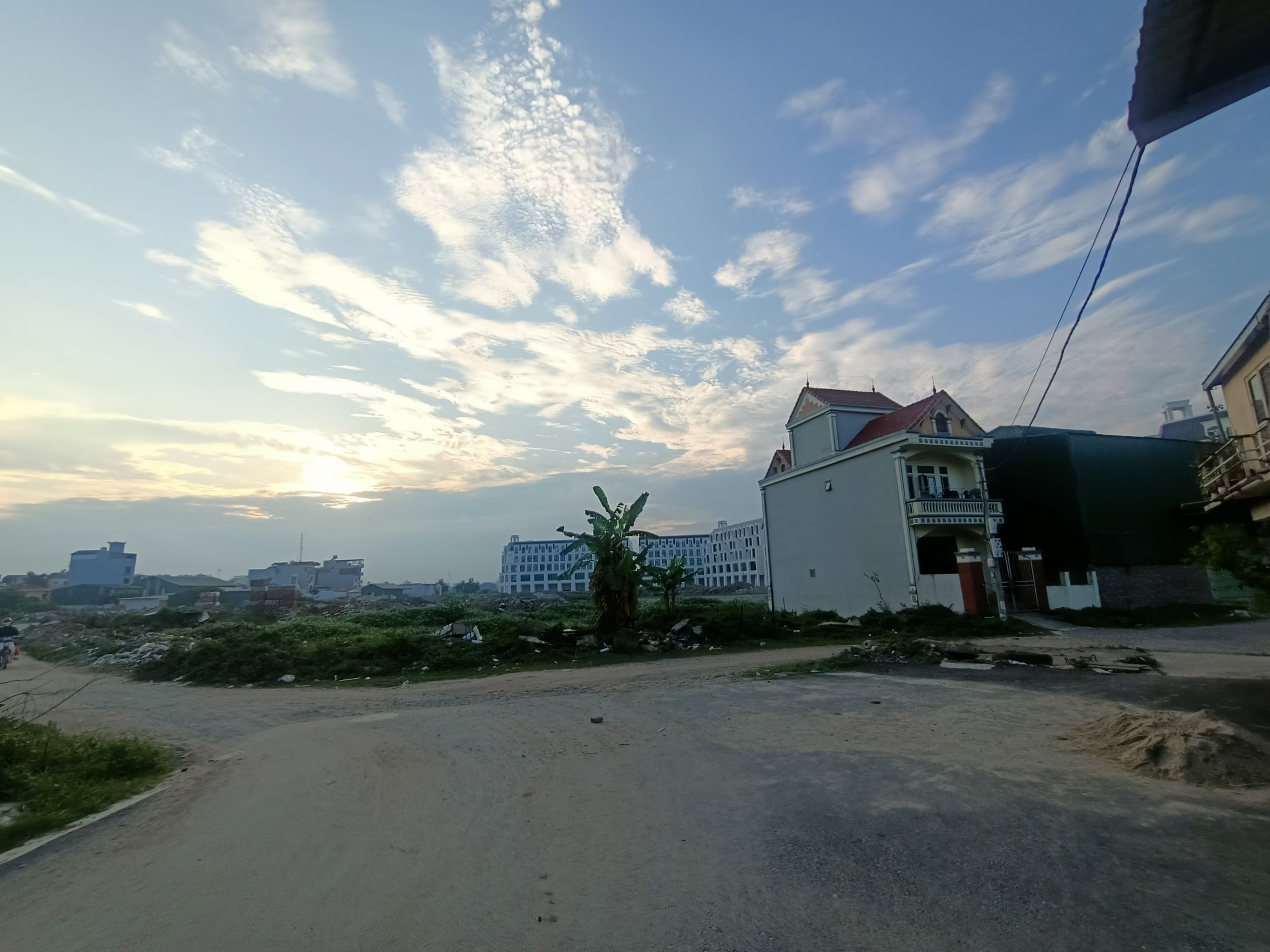 Lô góc 2 mặt tiền 14m sát kdt Kim Chung - Di Trạch ngõ thông trải nhựa 2 ô tô tránh.