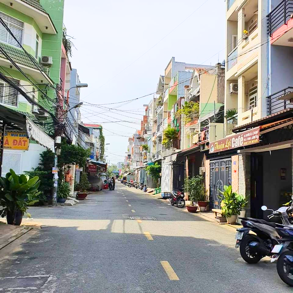 Bán nhà Đường Số 5, Bình Tân, 6x10m, 3 tầng, gần Aeon Tân Phú, giá rẻ