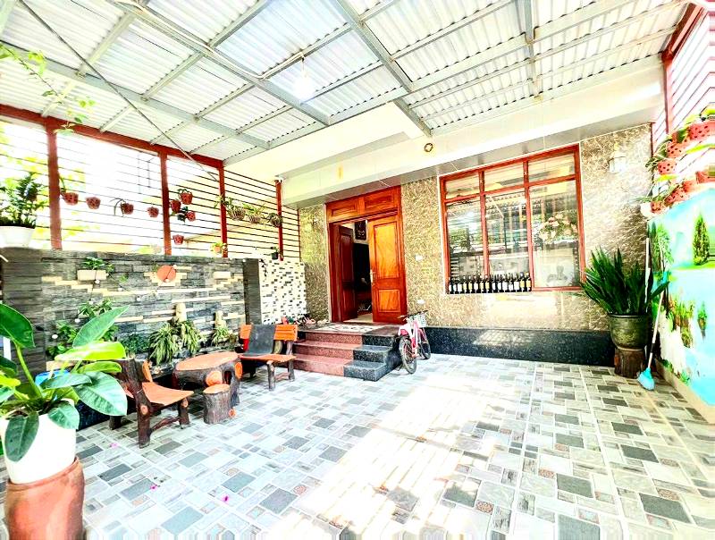 BÁN NHÀ NGÕ 53 PHỐ TRẦN QUỐC HOÀN: 50 m2, xe 7 chỗ vào nhà, cho thuê thu về 150tr/kỳ.