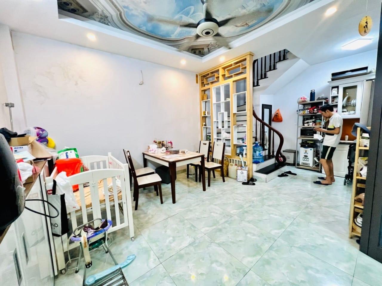 BÁN NHÀ NGÕ 296 LĨNH NAM QUẬN HOÀNG MAI - 31M 5 TẦNG MT 6.6M - NHỈNH 3 TỶ NGÕ RỘNG 20M RA PHỐ NHÀ ĐẸP SỔ ĐỎ NỞ HẬU