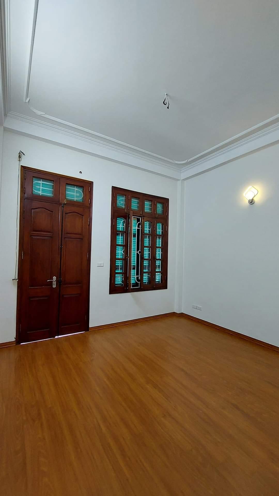 Bán nhà 98m2 phố Hồng Tiến, Long Biên Gara 2 Ô tô 6 ngủ Thang máy Giá 13.4 Tỷ