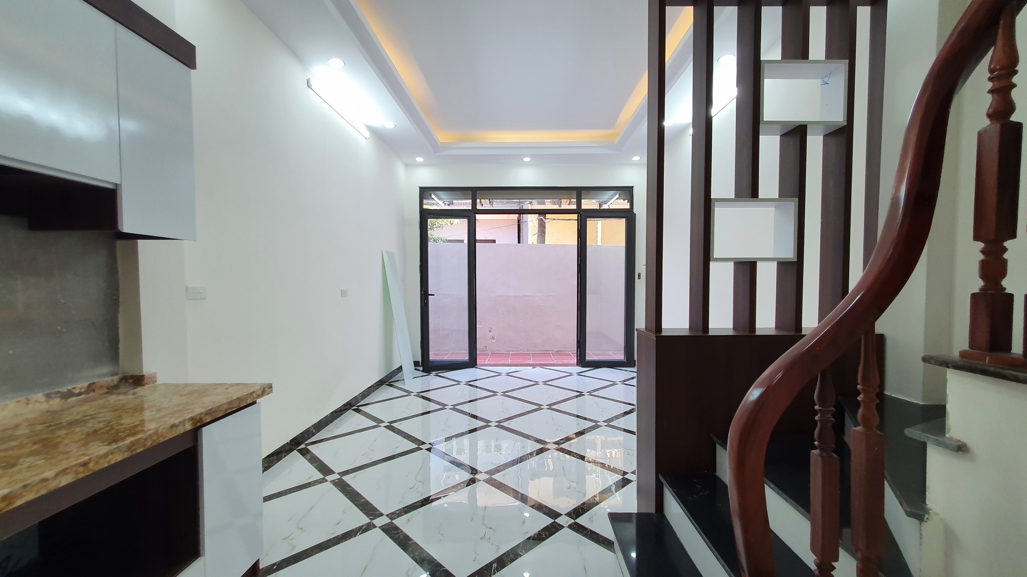 Bán ngôi nhà 76m2 phố Hoàng Hoa Thám, Tây Hồ Căn góc 15 phòng ngủ Dòng tiền 1tỷ/năm 10.4 Tỷ