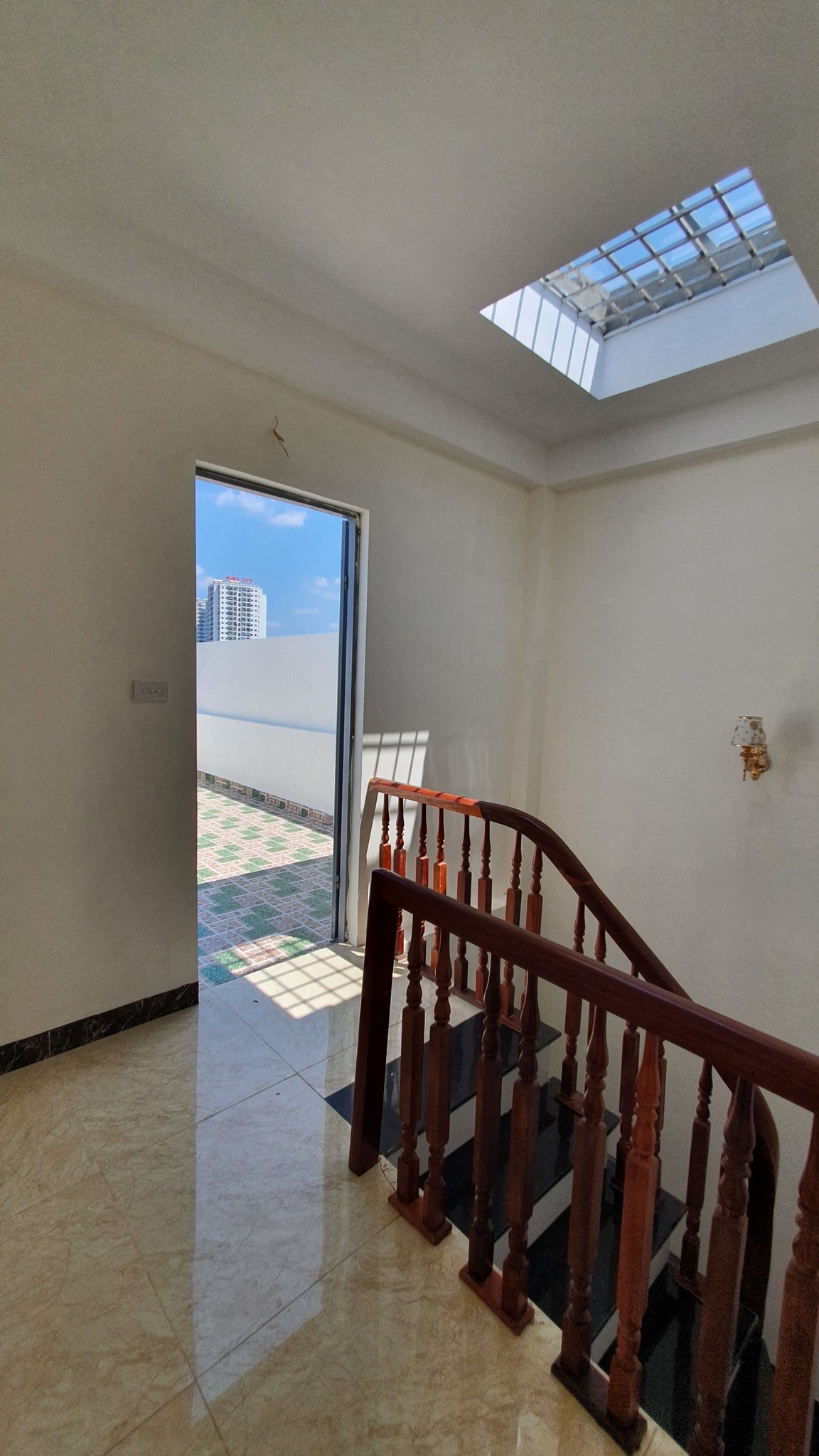 Bán ngôi nhà 78m2 phố Hoàng Hoa Thám, Tây Hồ Căn góc 15 phòng ngủ Dòng tiền khủng 10.4 Tỷ