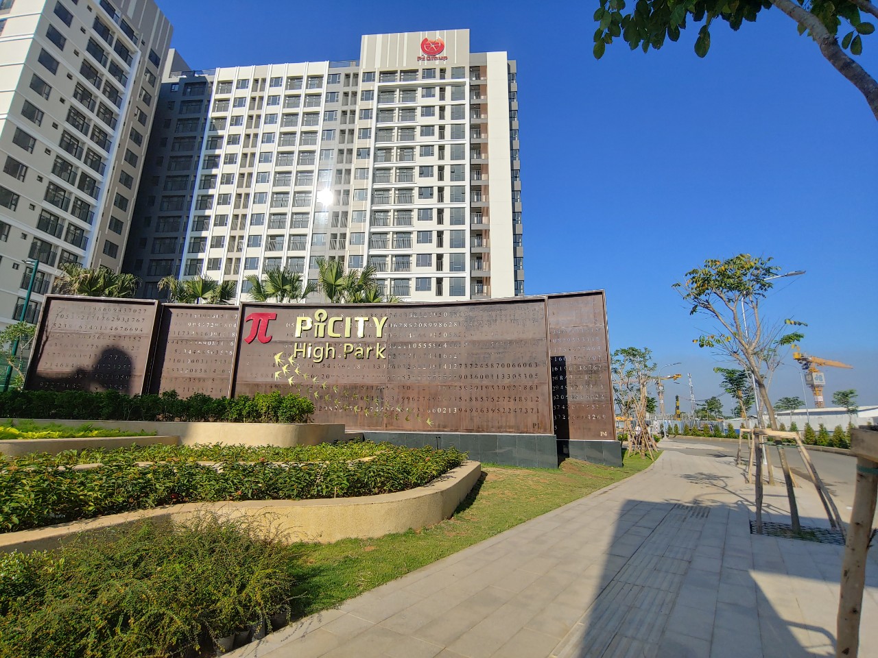 Cần bán gấp căn 2 PN 60m2 view nội khu. tặng nội thất mới mua chưa sử dụng. Tầng 9.