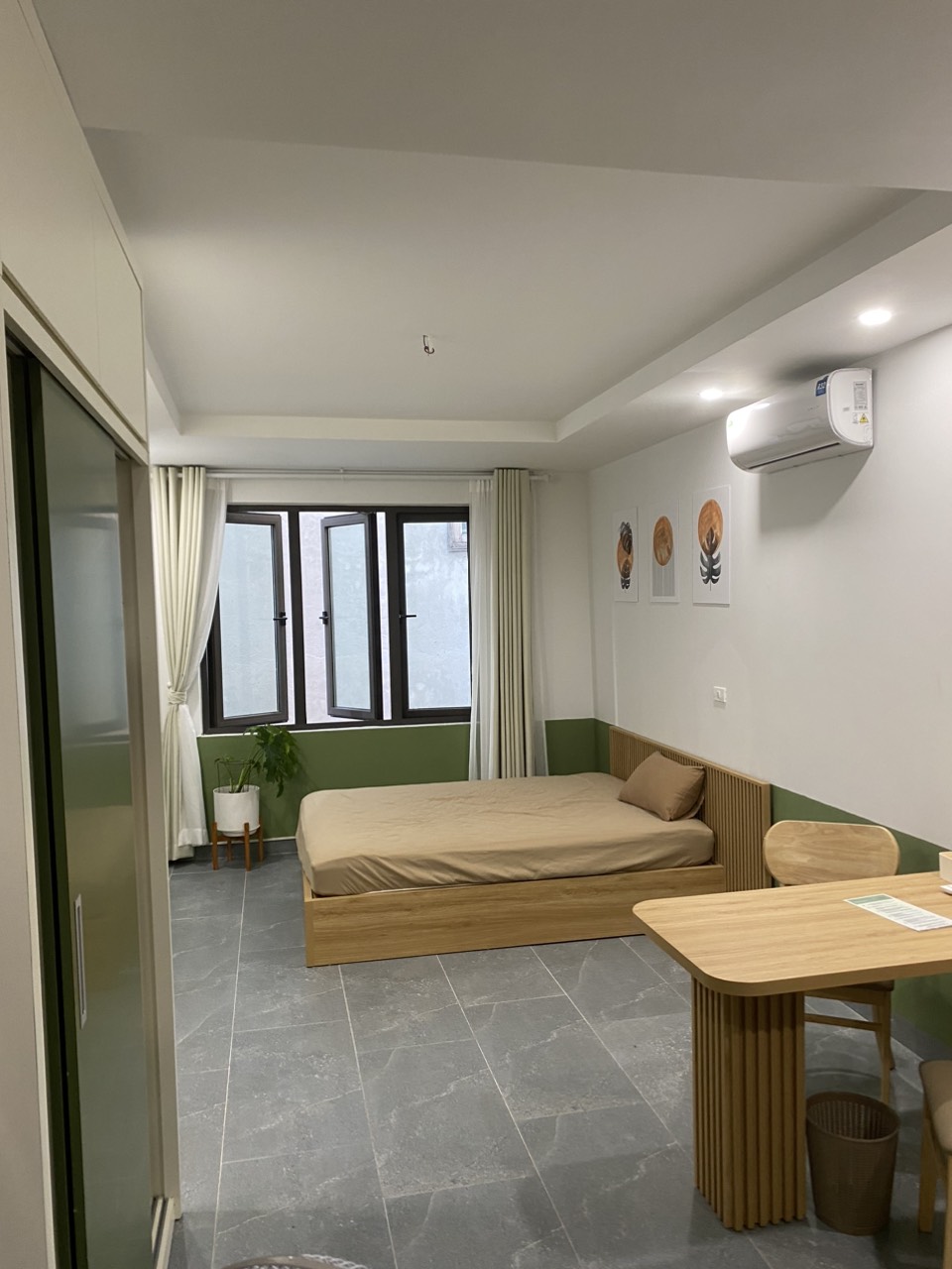 Cho thuê căn hộ dịch vụ tại Phố Nguyễn Đình Thi, Văn Cao, Tây Hồ. Cách hồ 10m. Gía chỉ 7tr