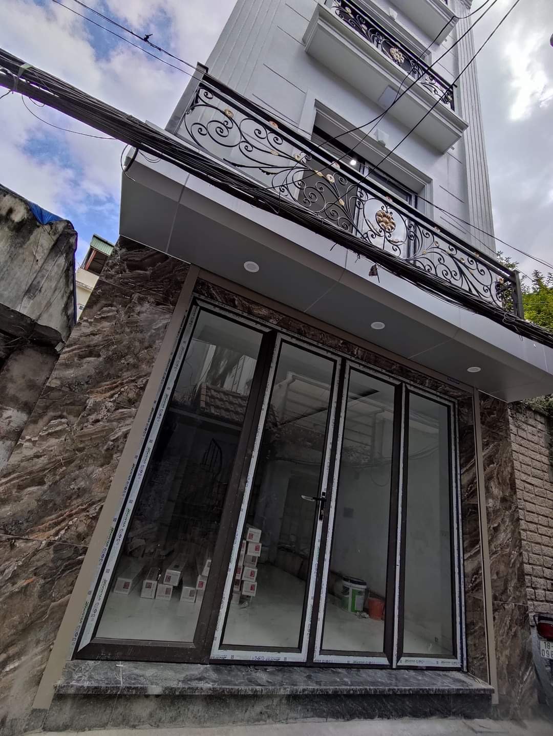 Bán nhà phố Yên Bình 35m - 4T - MT4m - Nhà mới - Lô góc - Ô tô thông - Gần phố - chỉ 2 tỷ.