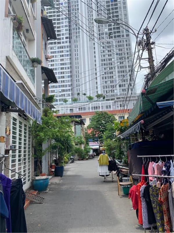 NHÀ HXH GIÁ RẺ BẤT NGỜ - 4 TẦNG - DT 50M2 - SHR - Q4 - GIÁ CHỈ 4.X TỶ.