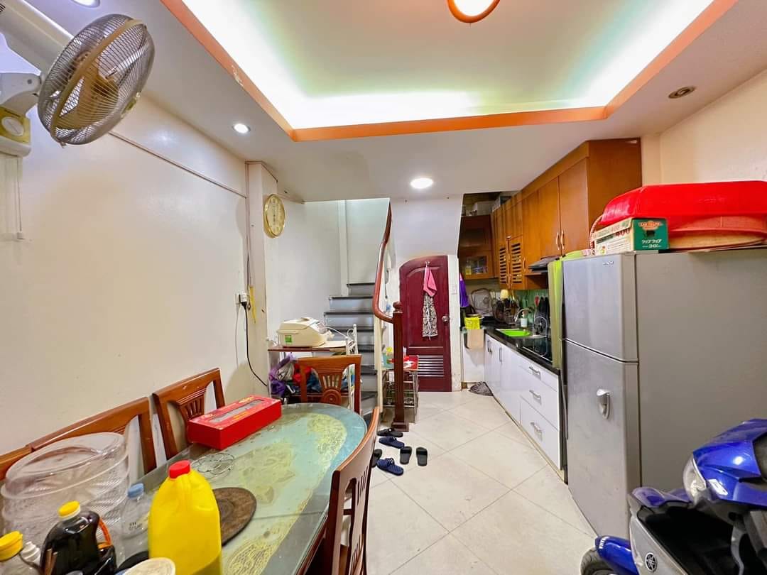 Bán nhà Đường Láng - Ngã Tư Sở, quận Đống Đa. DT 25m x 5 tầng x giá 2.95 tỷ.